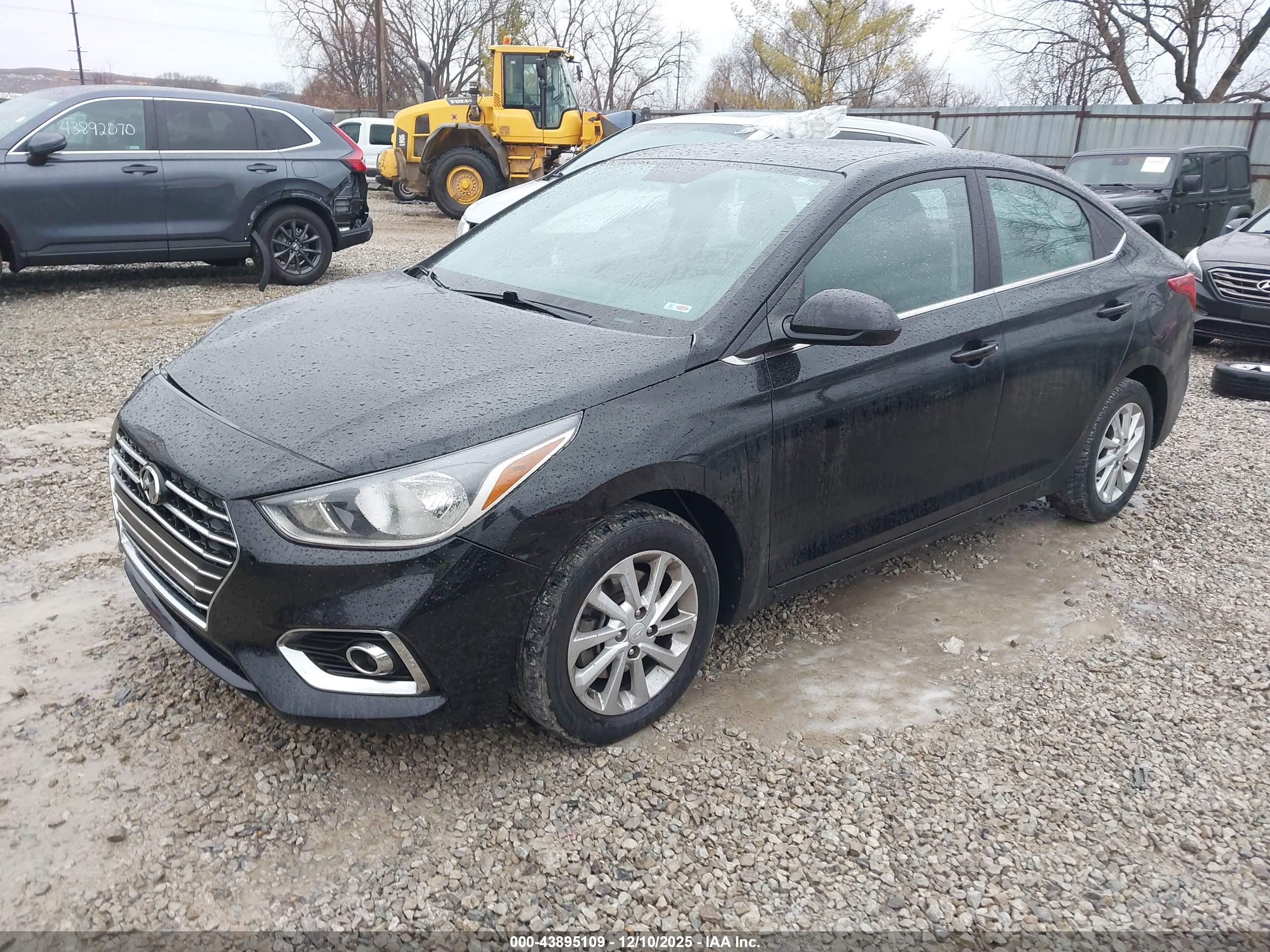 HYUNDAI ACCENT image 2