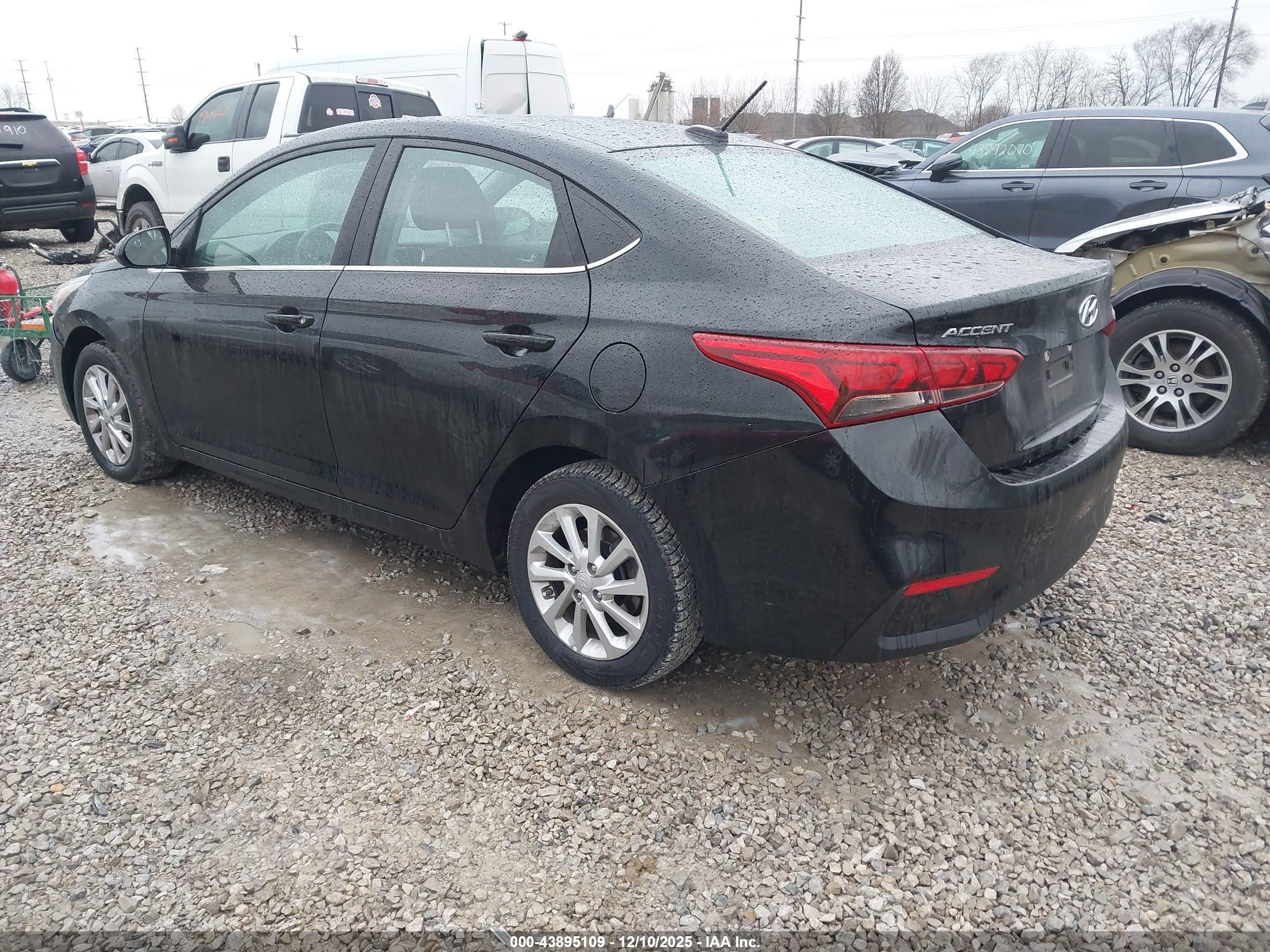 HYUNDAI ACCENT image 3