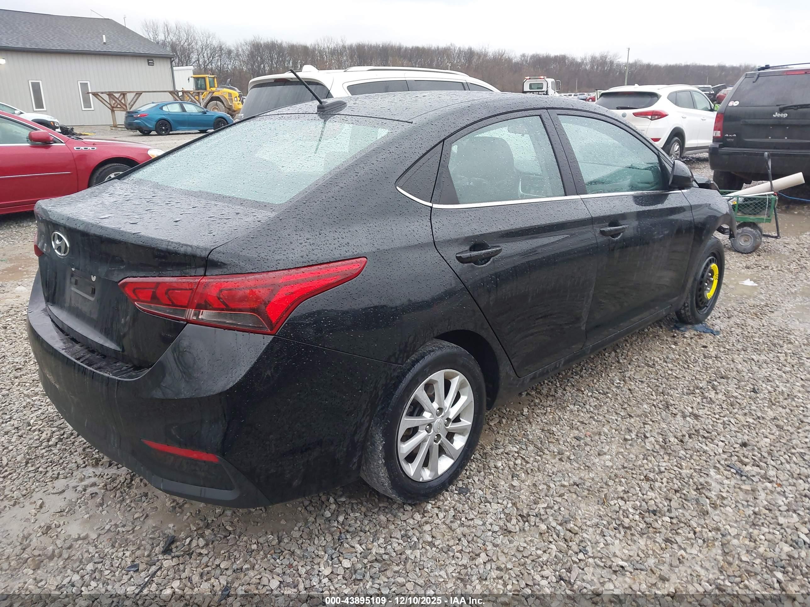 HYUNDAI ACCENT image 4