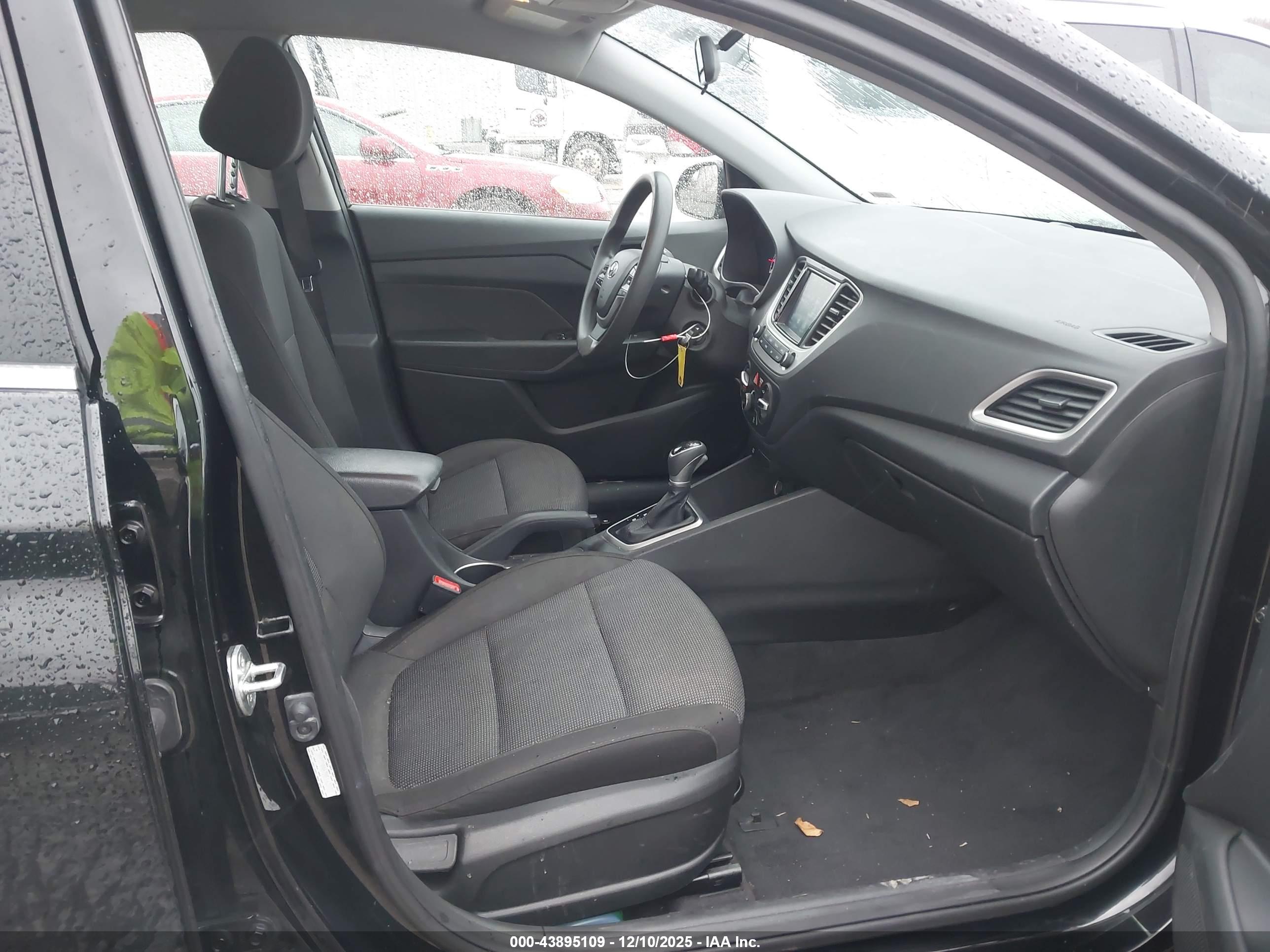 HYUNDAI ACCENT image 5