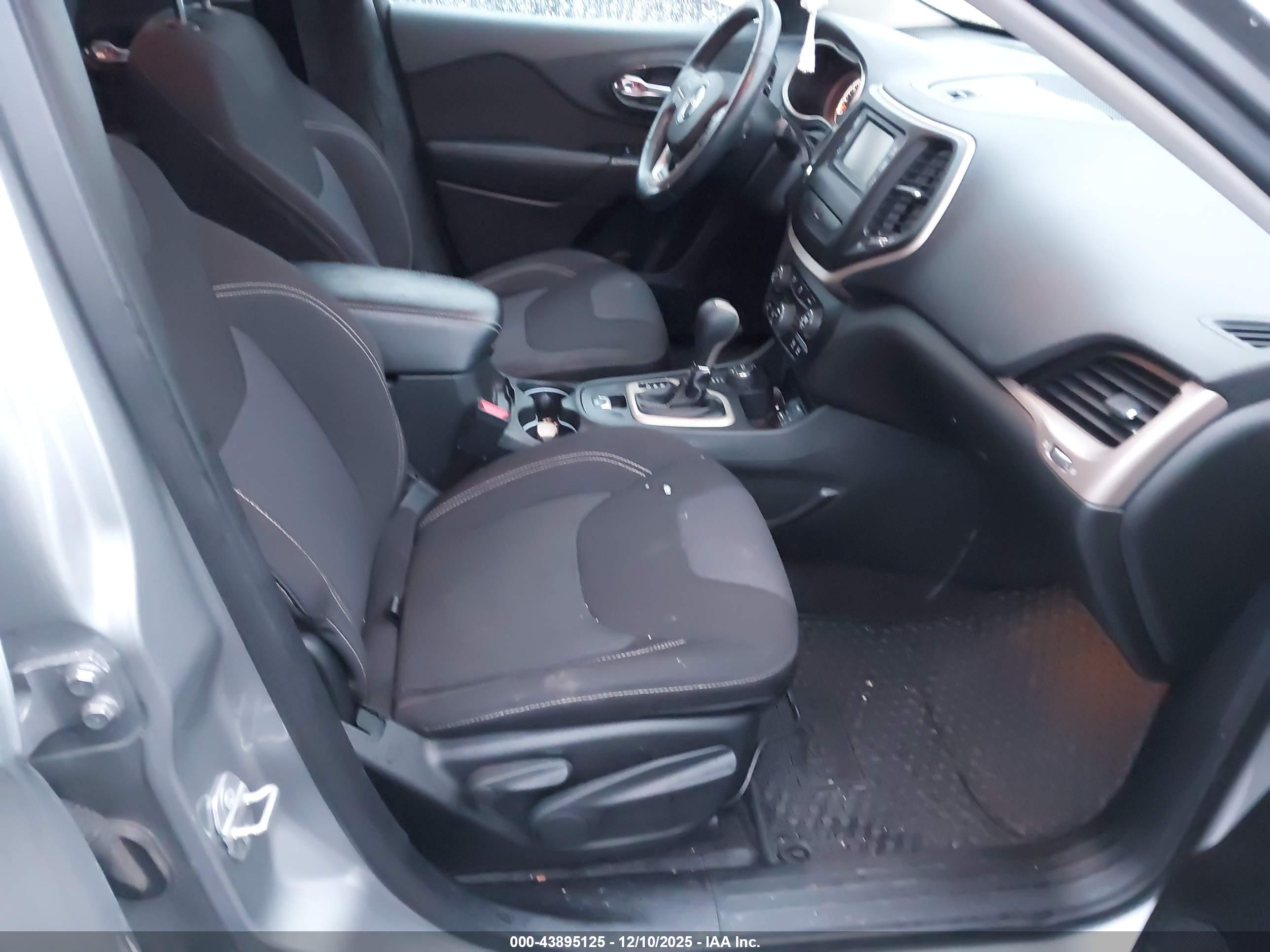JEEP CHEROKEE image 5