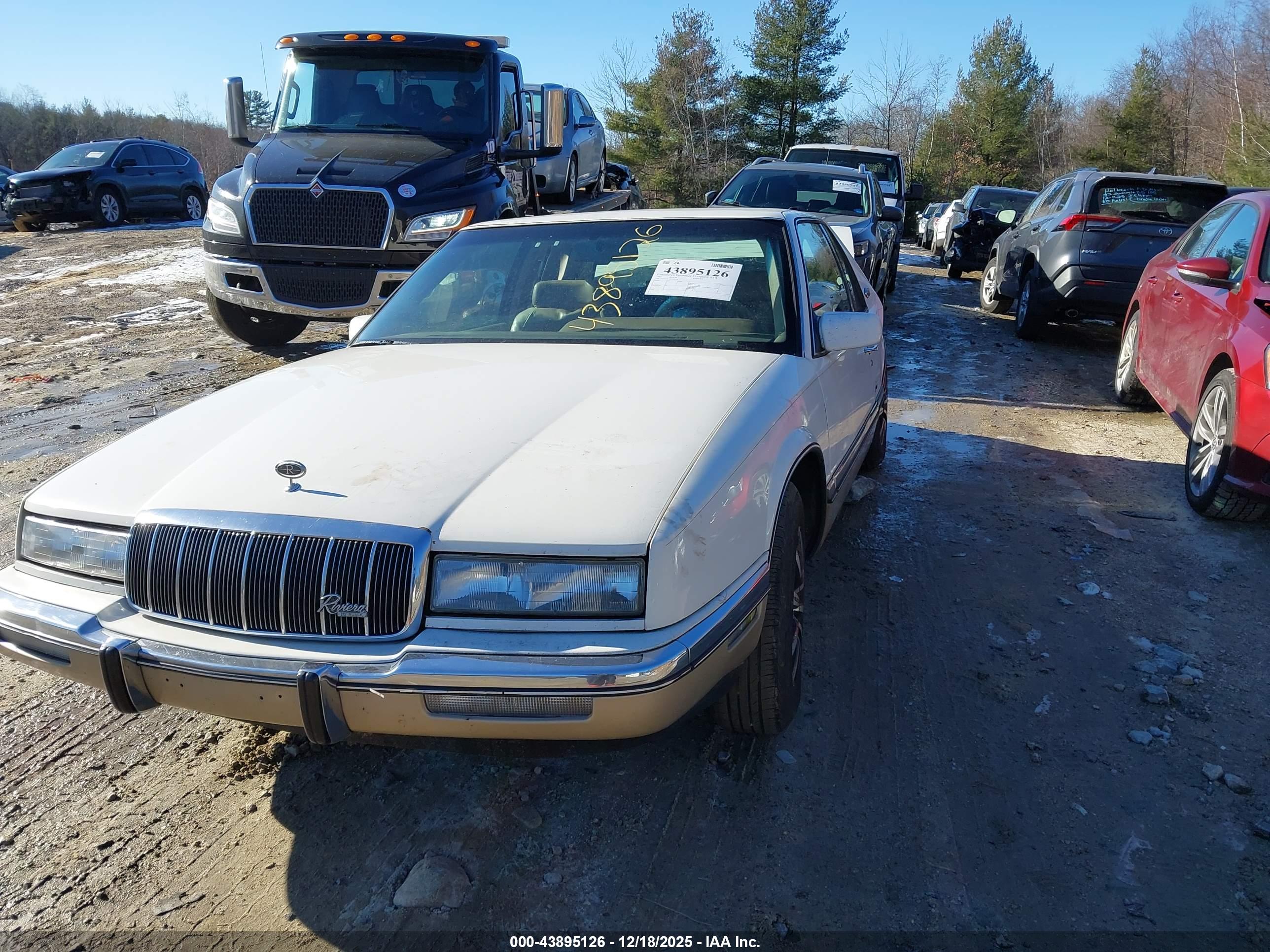 BUICK RIVIERA image 2