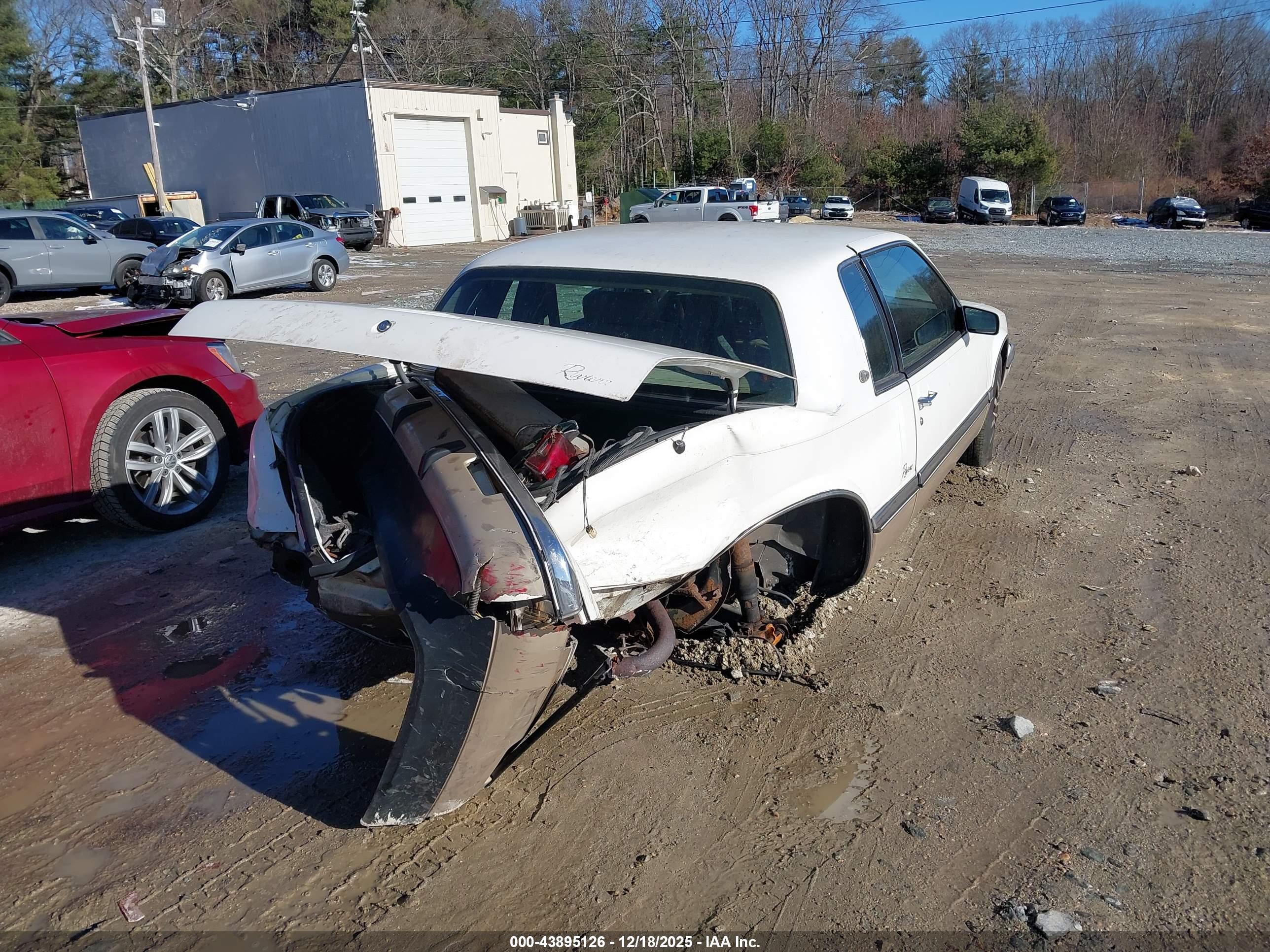 BUICK RIVIERA image 4