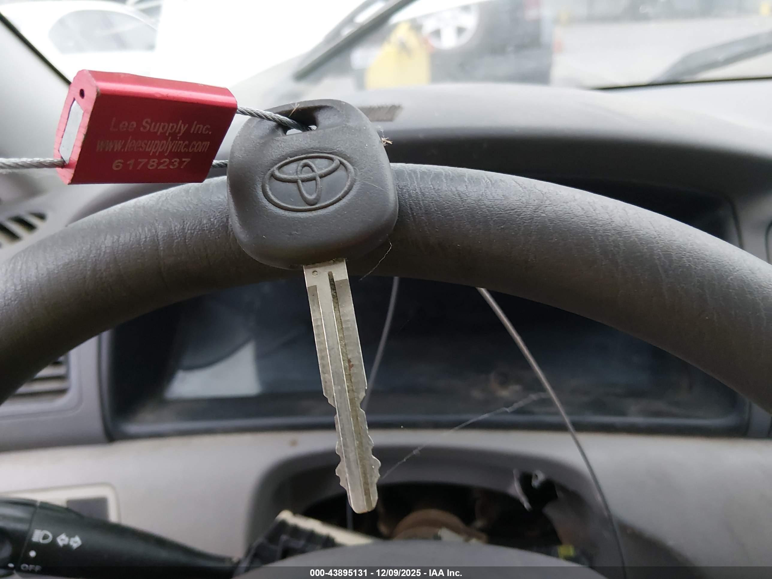 TOYOTA COROLLA image 11