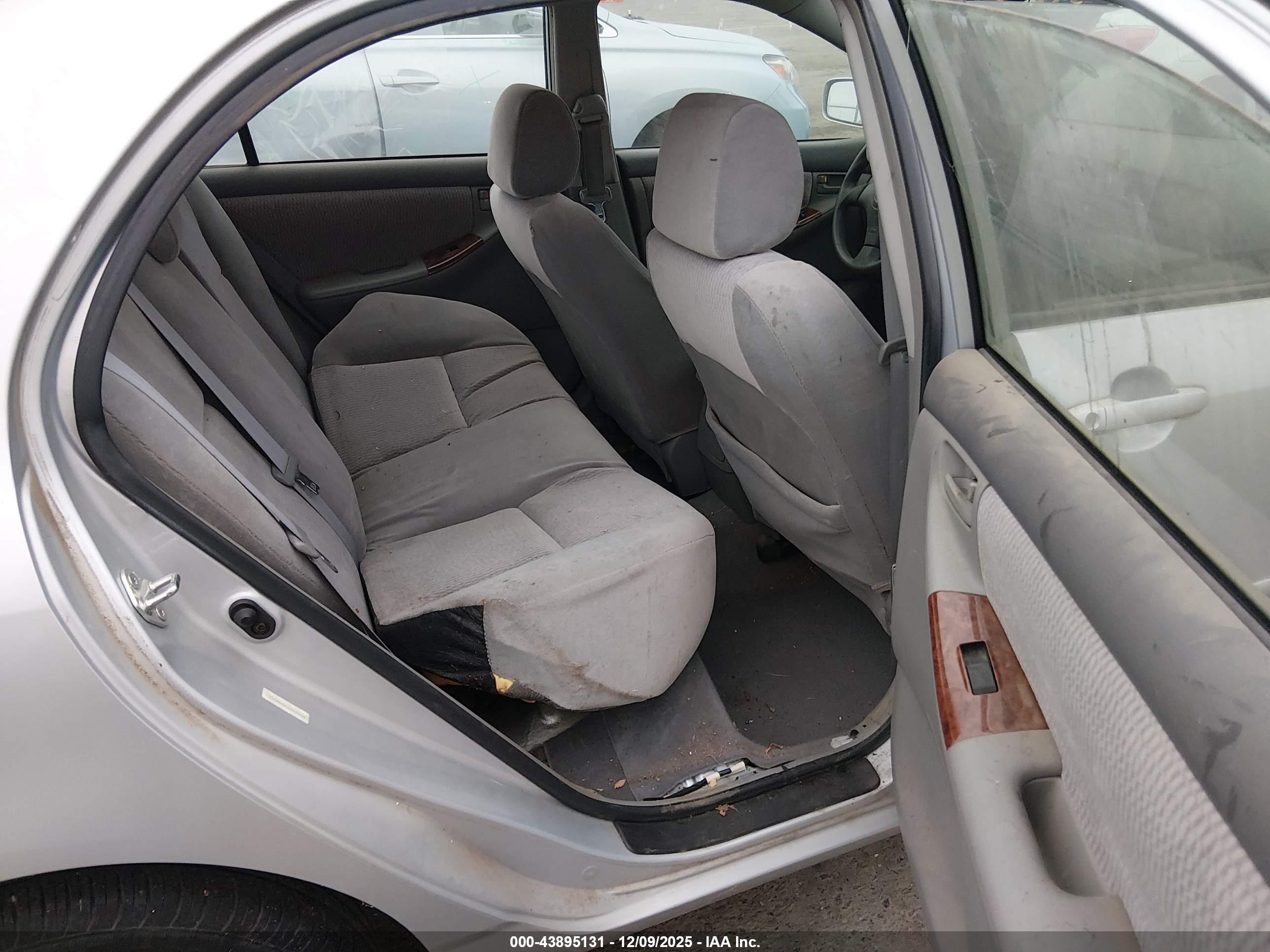 TOYOTA COROLLA image 8