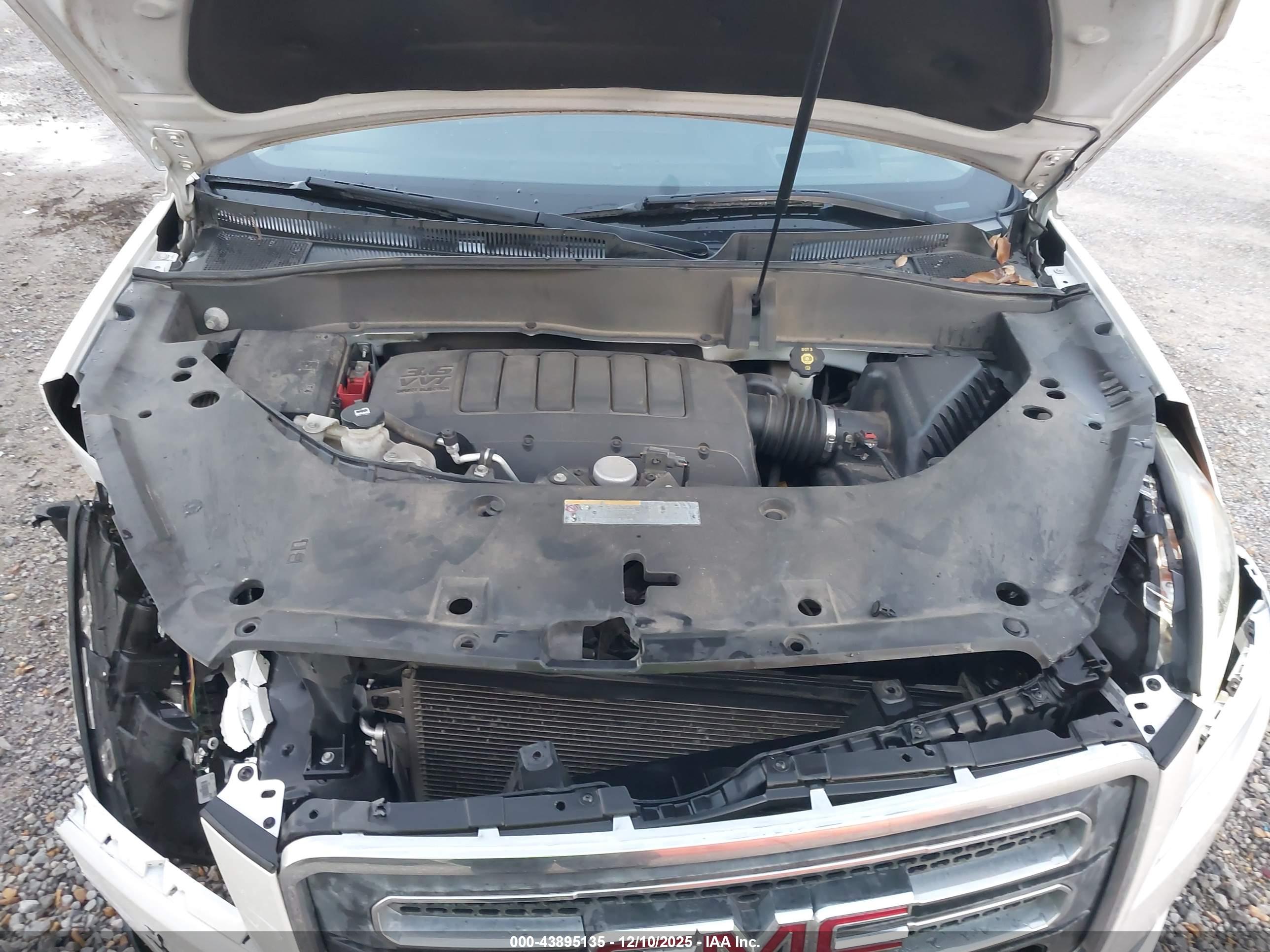 GMC ACADIA image 10
