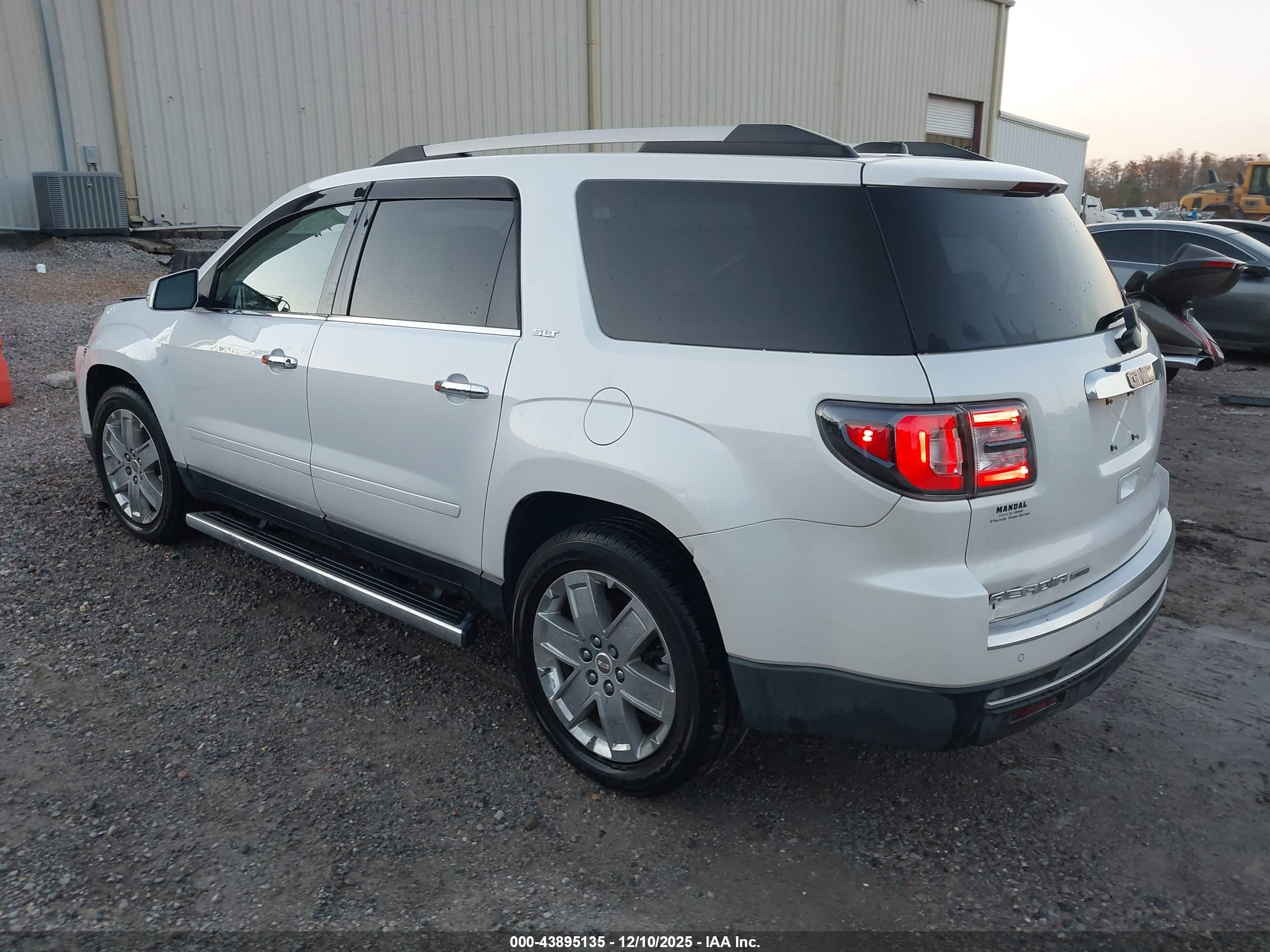 GMC ACADIA image 3