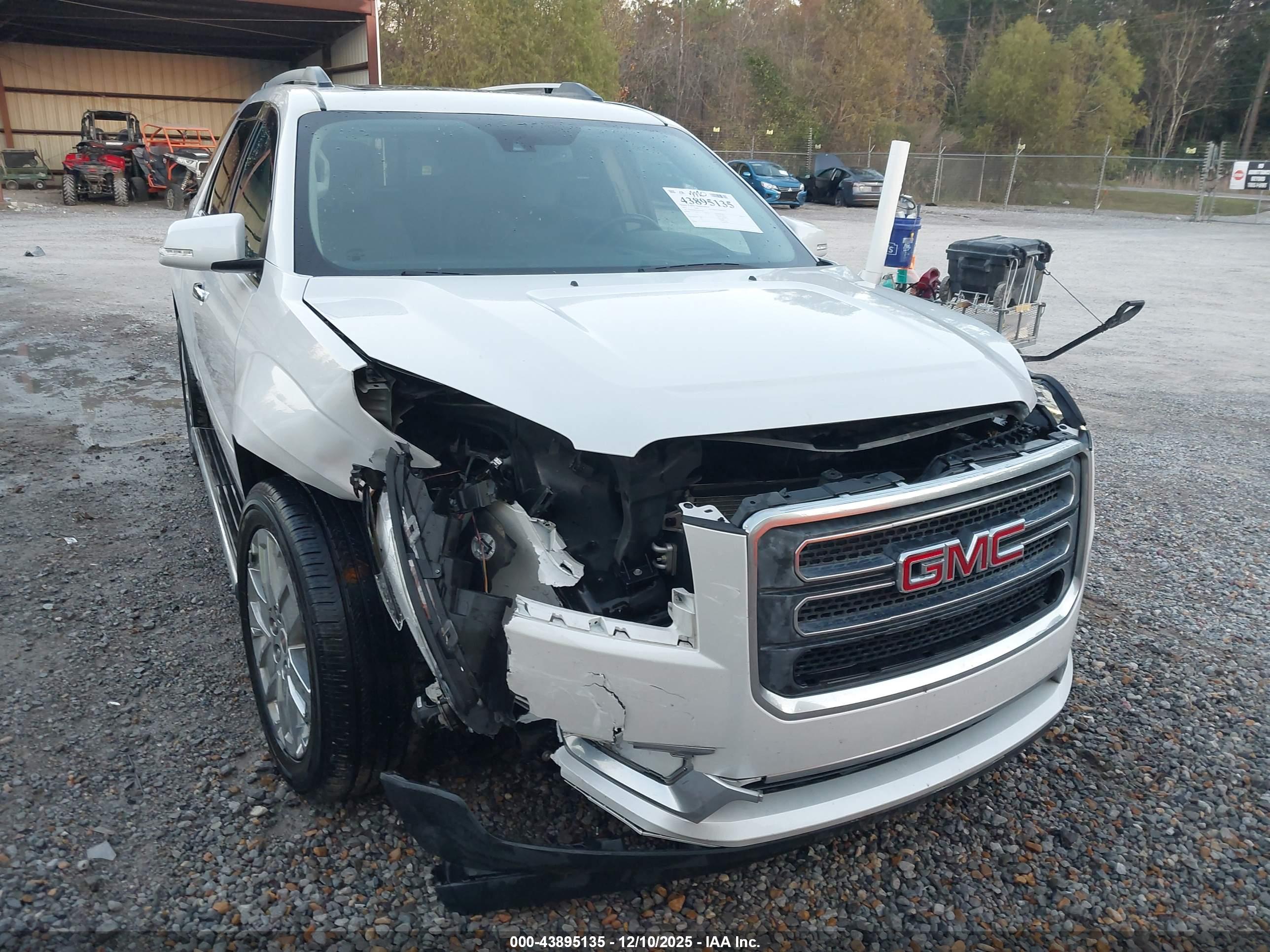 GMC ACADIA image 6