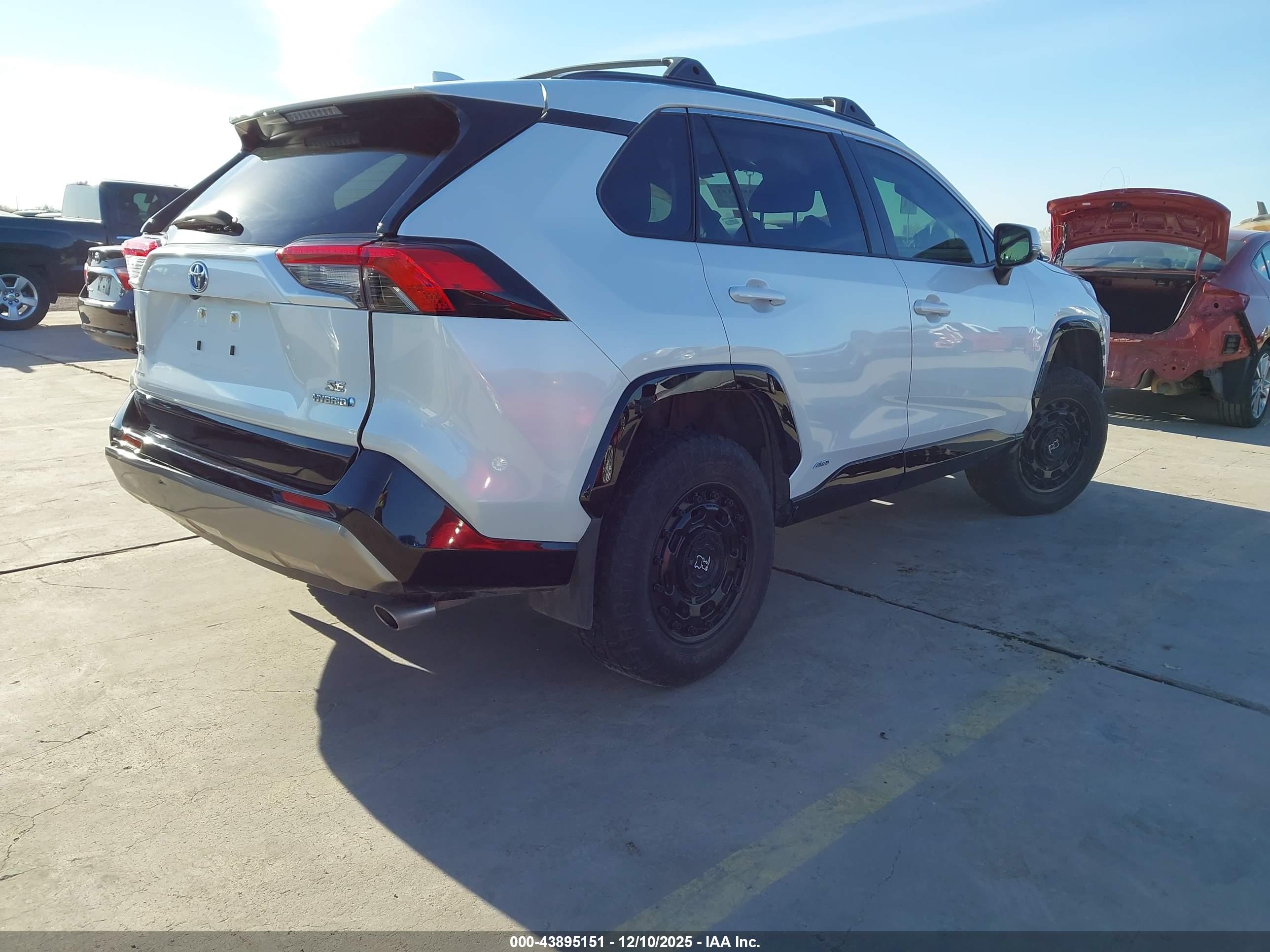 TOYOTA RAV4 image 4