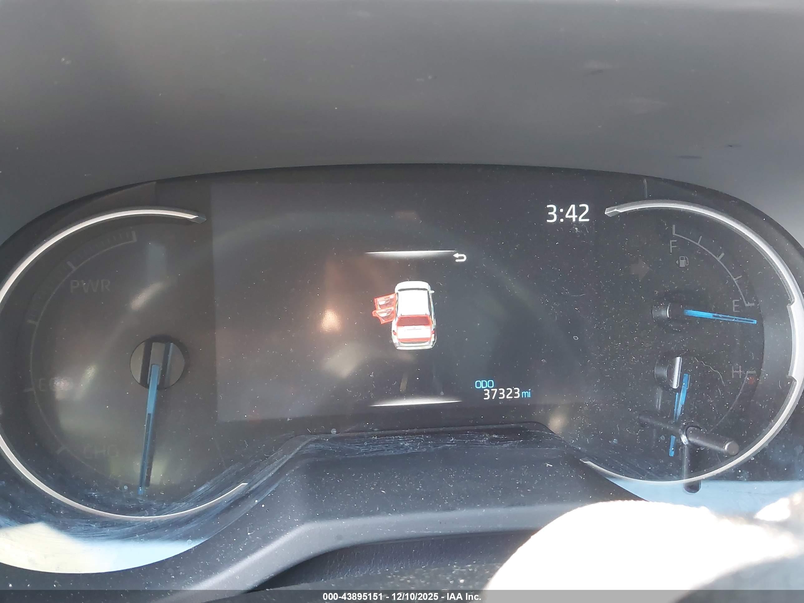 TOYOTA RAV4 image 7