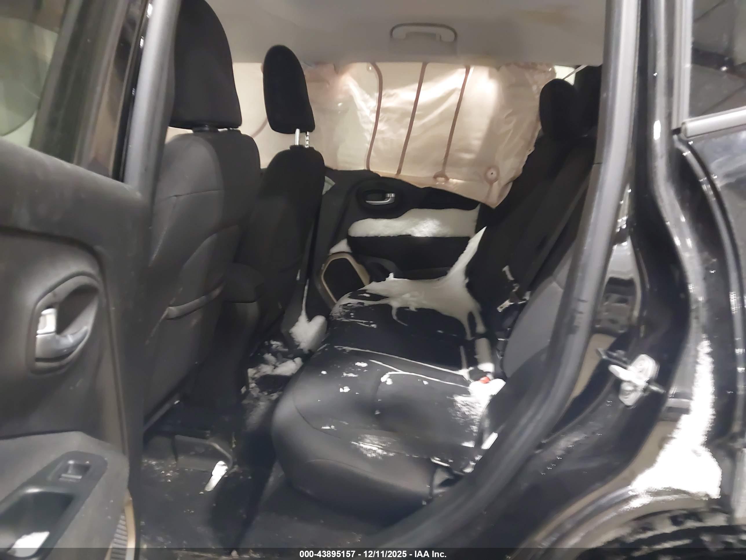 JEEP RENEGADE image 8