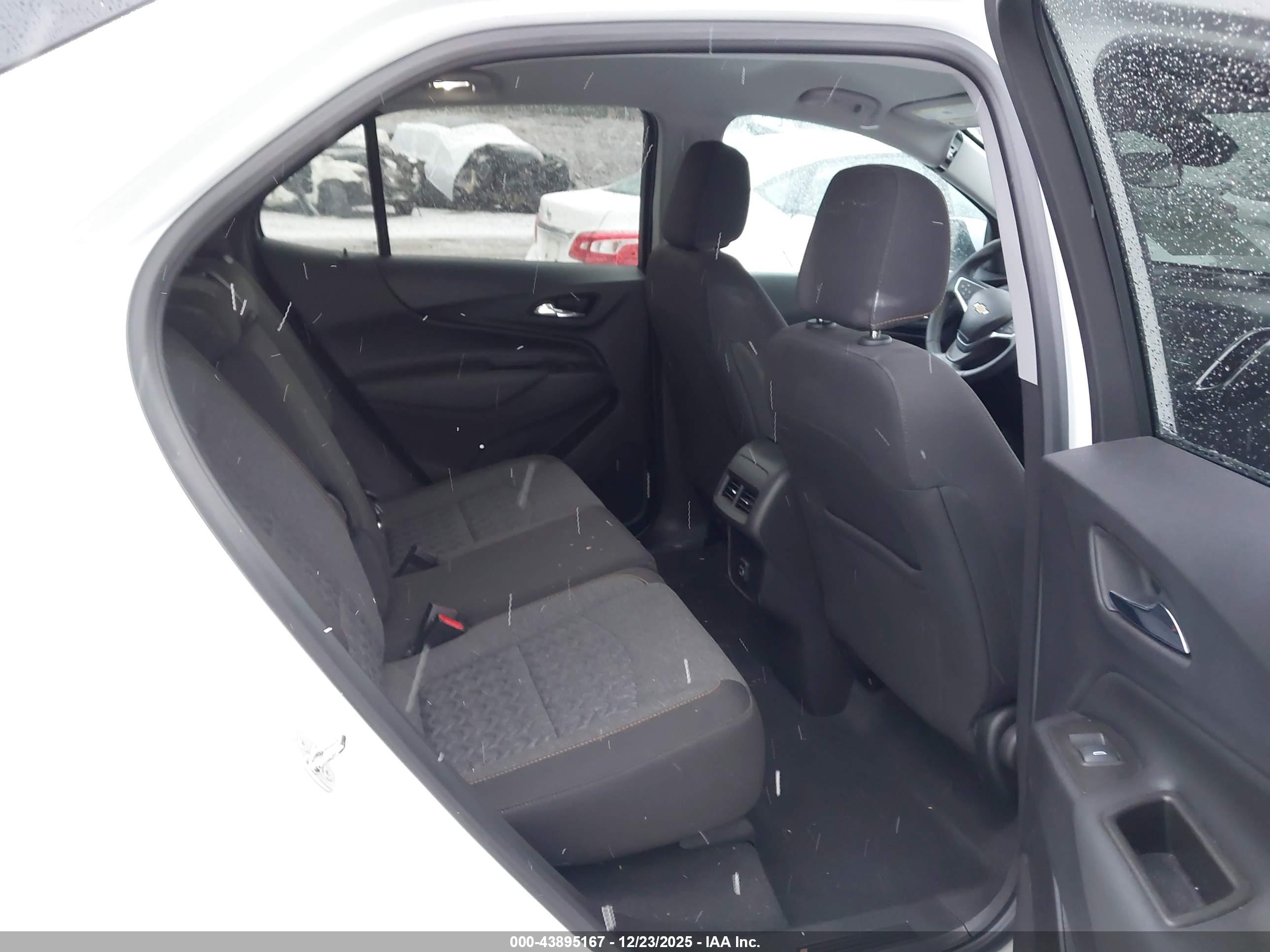 CHEVROLET EQUINOX image 8