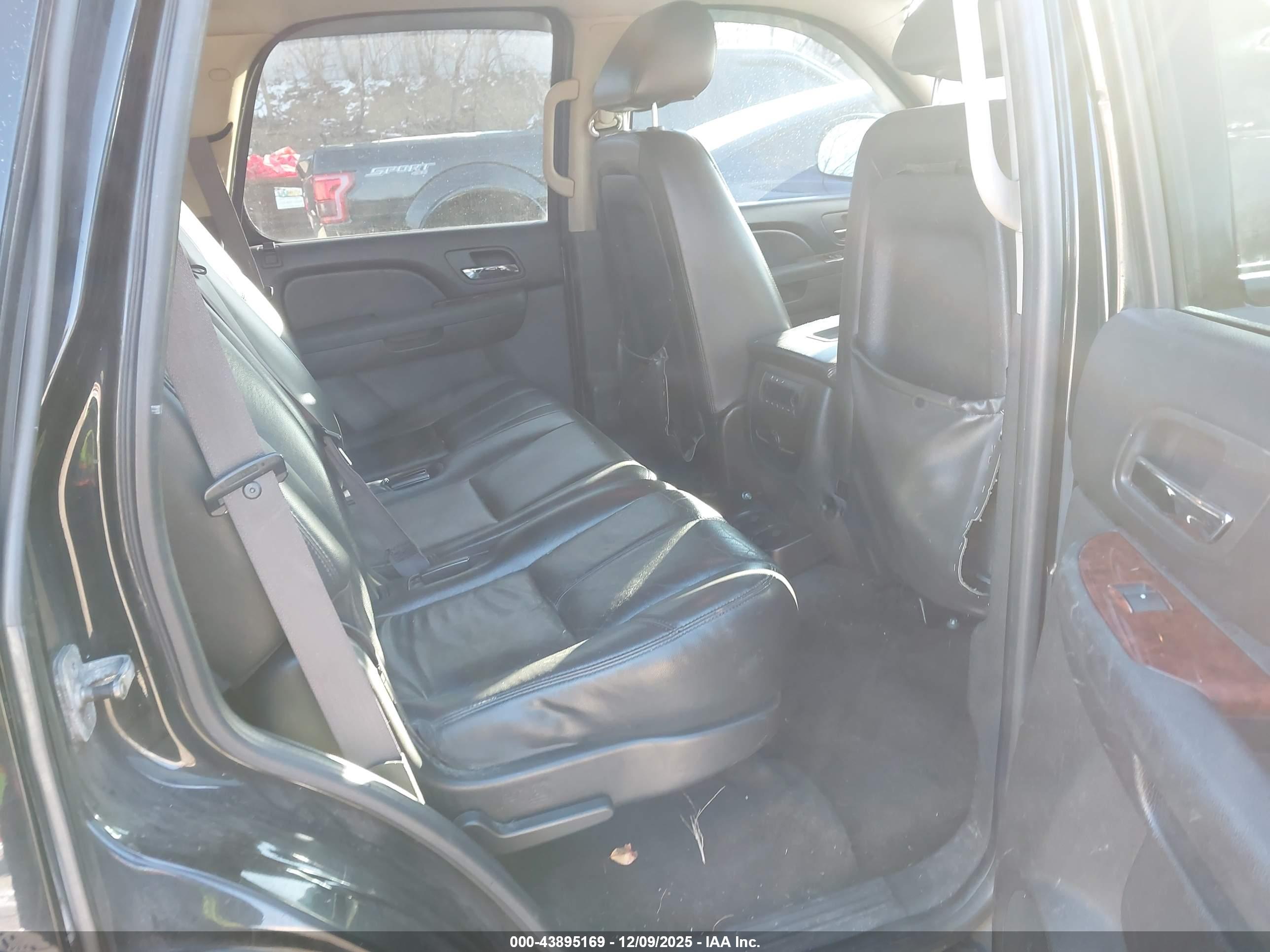 CHEVROLET TAHOE image 8