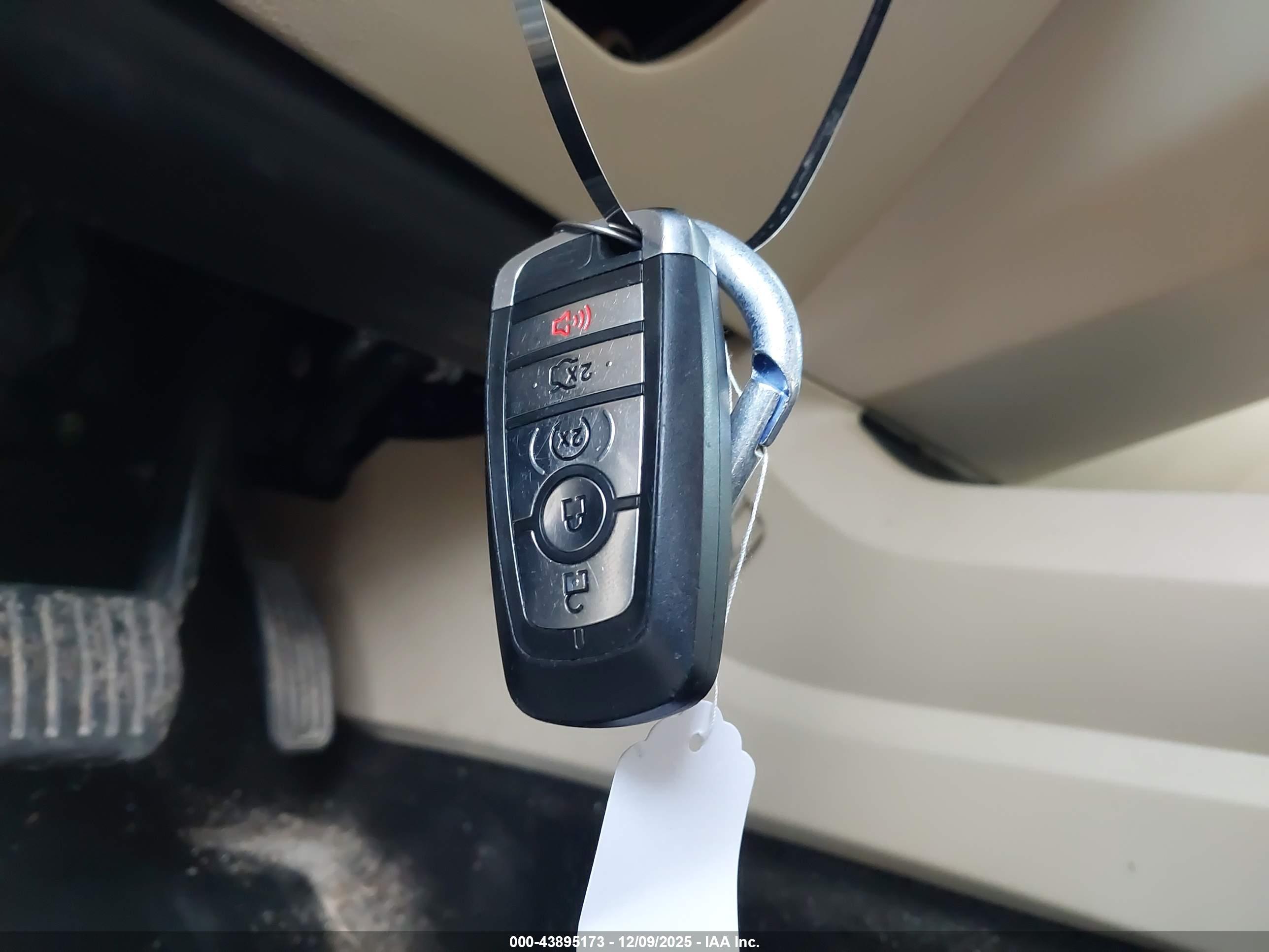 FORD FUSION image 11