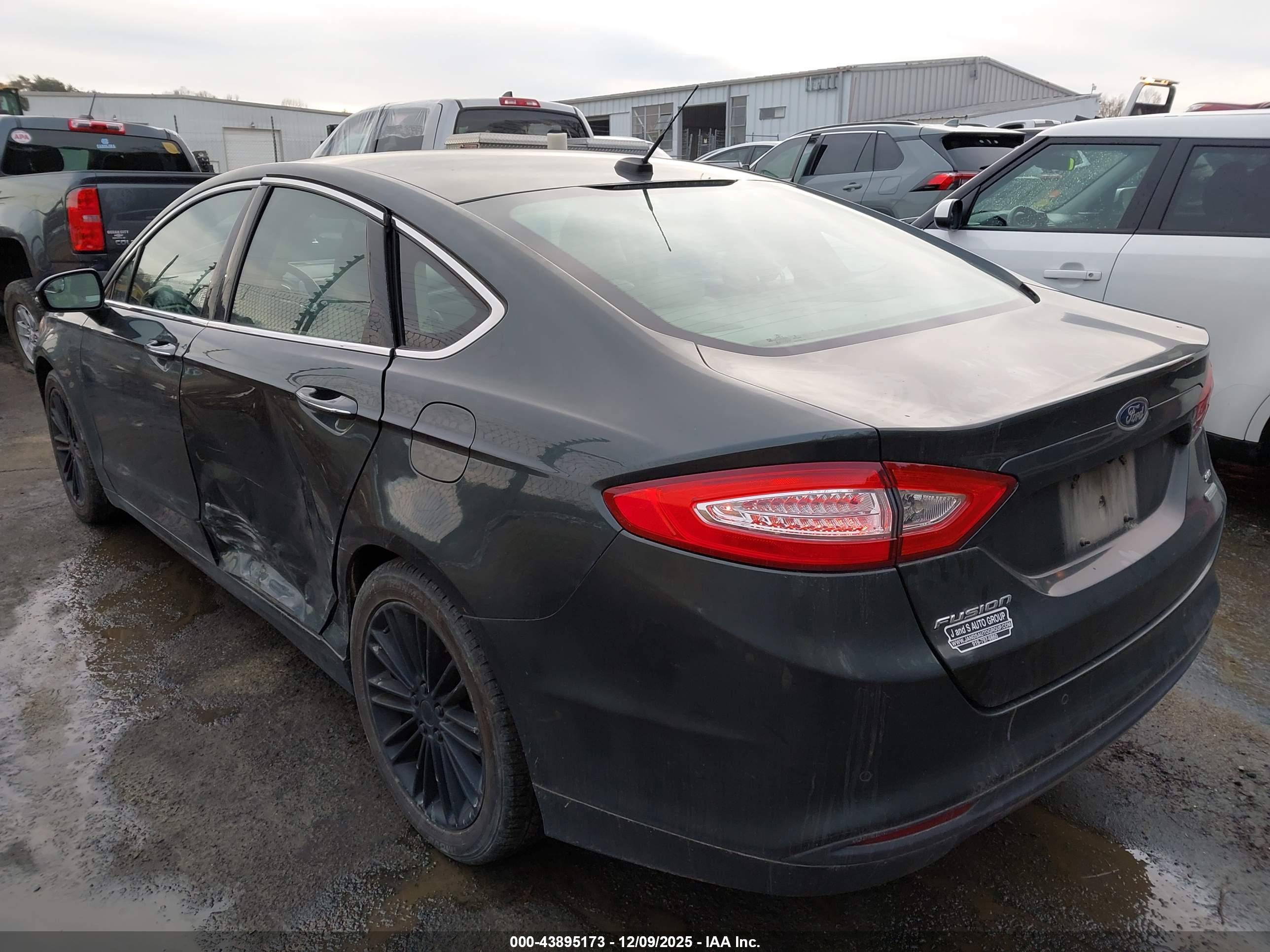 FORD FUSION image 3