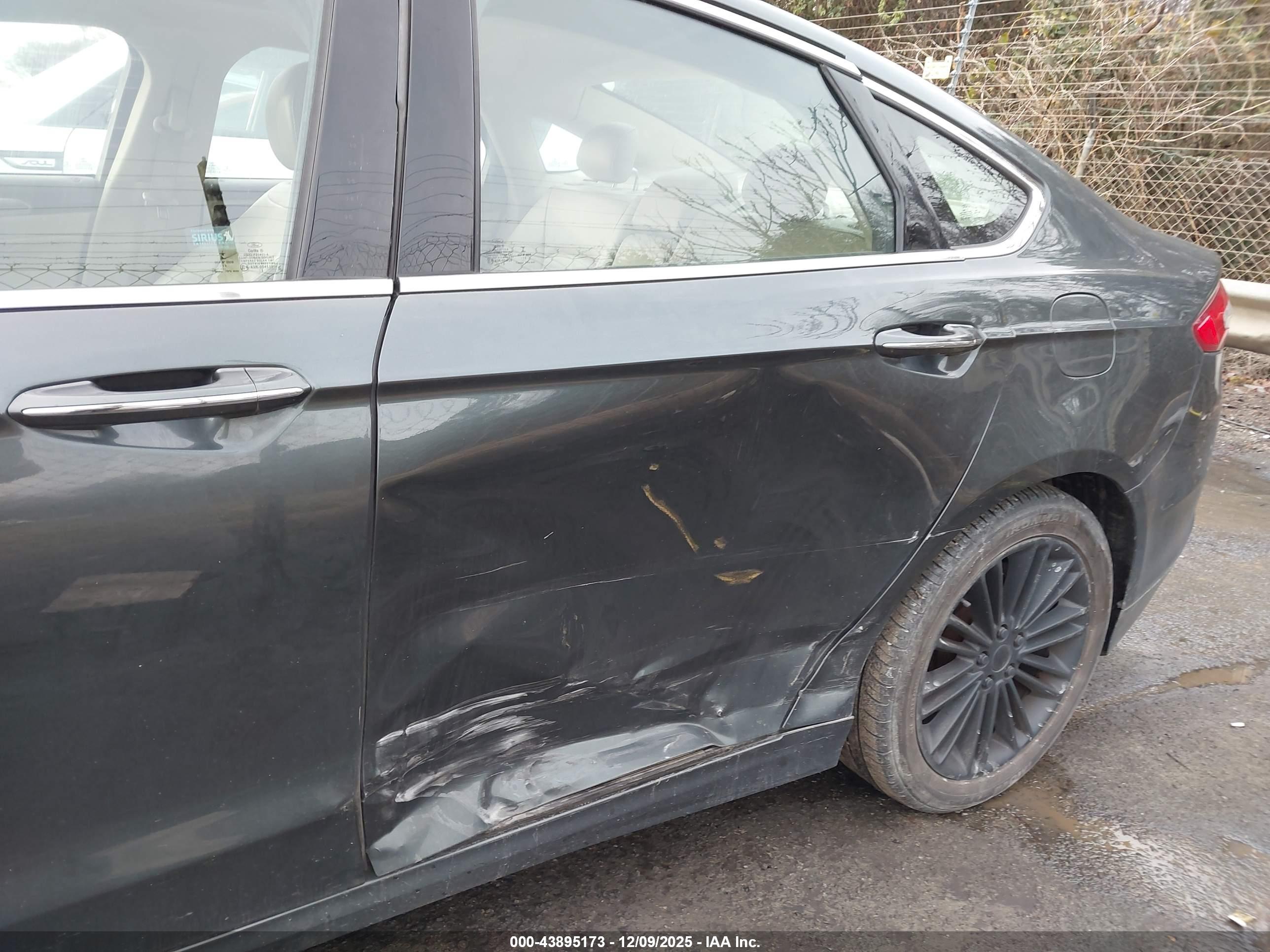 FORD FUSION image 6