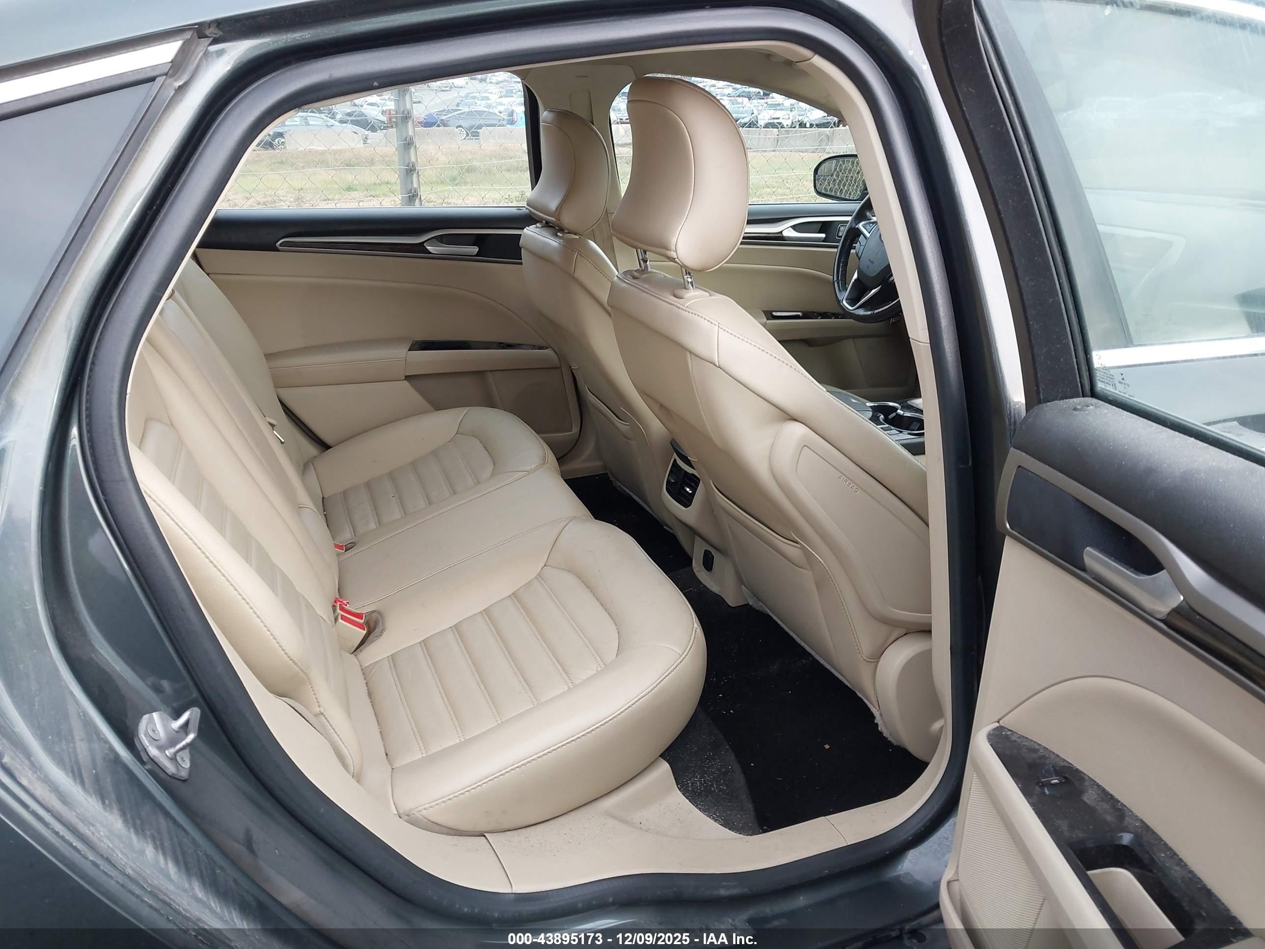 FORD FUSION image 8