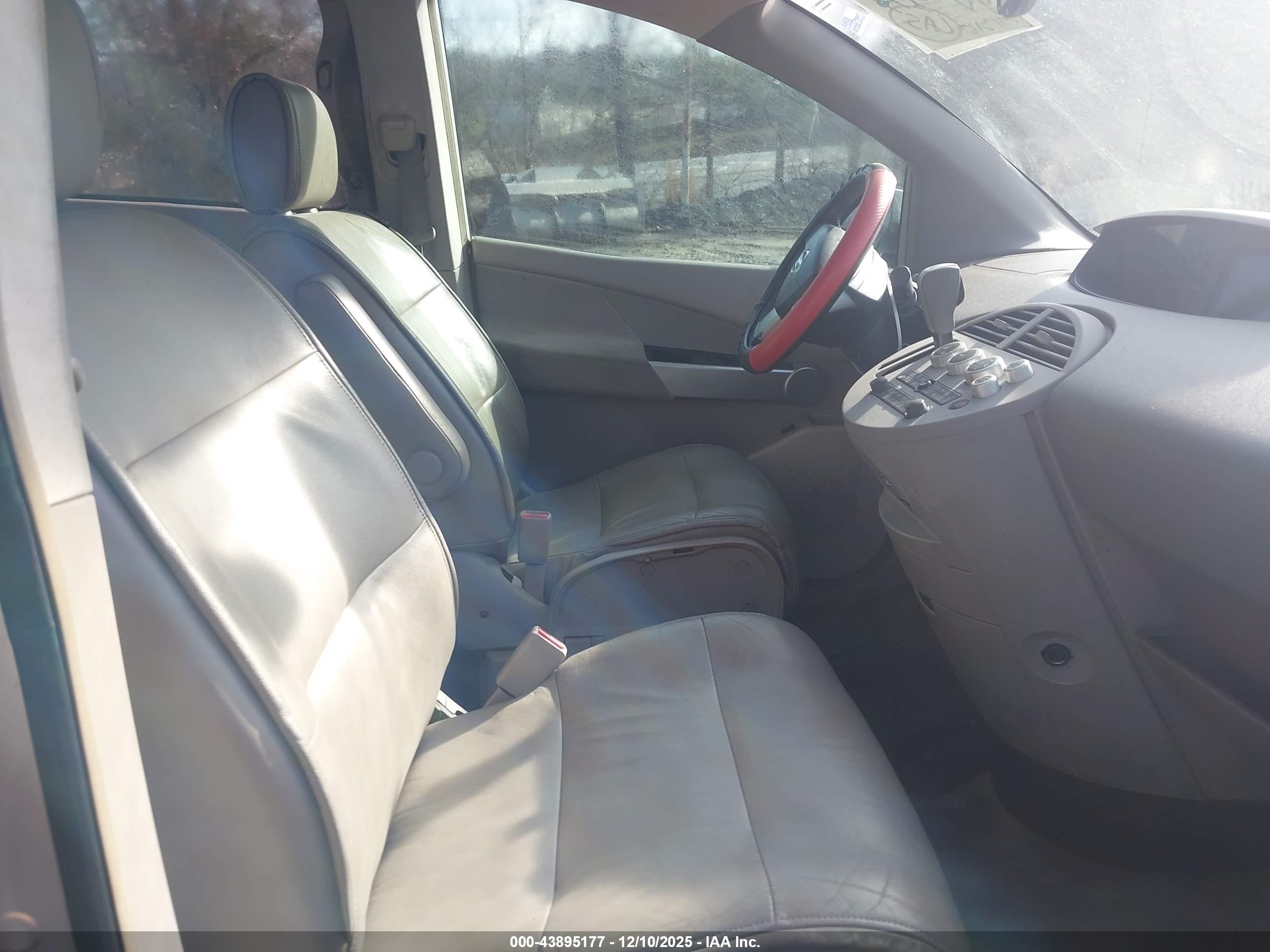 NISSAN QUEST image 5