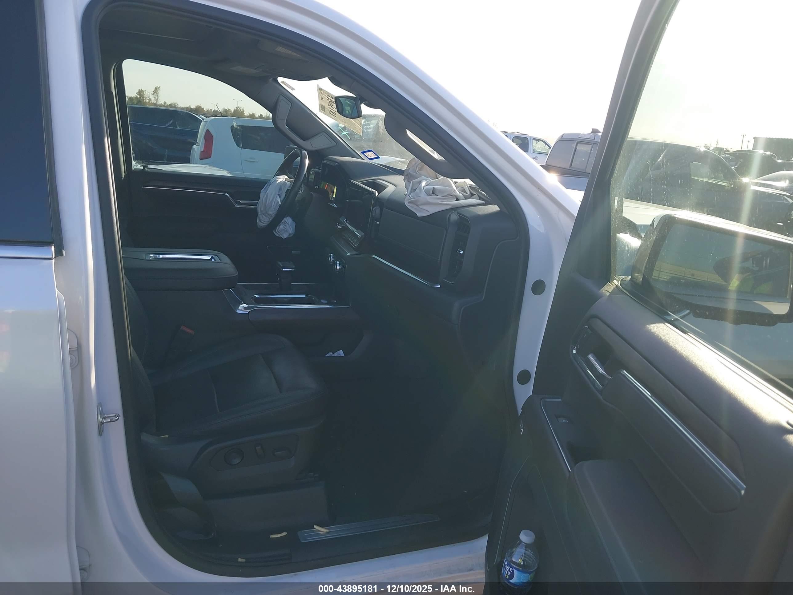GMC SIERRA image 5
