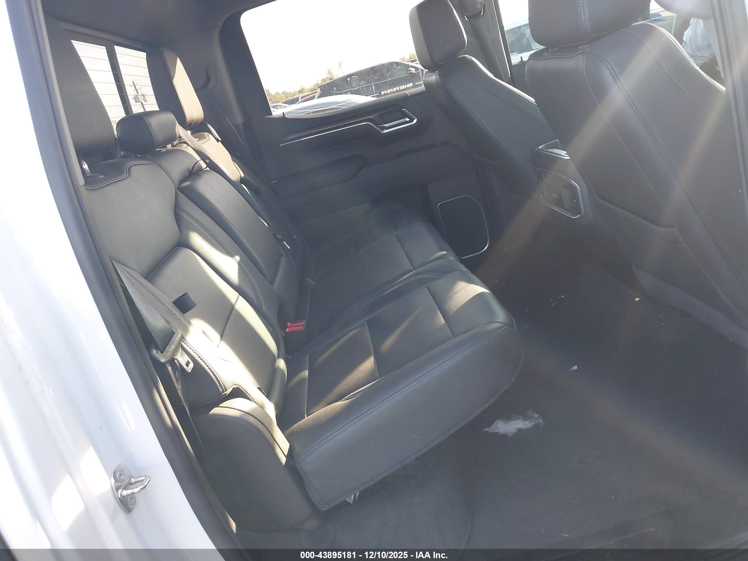 GMC SIERRA image 8