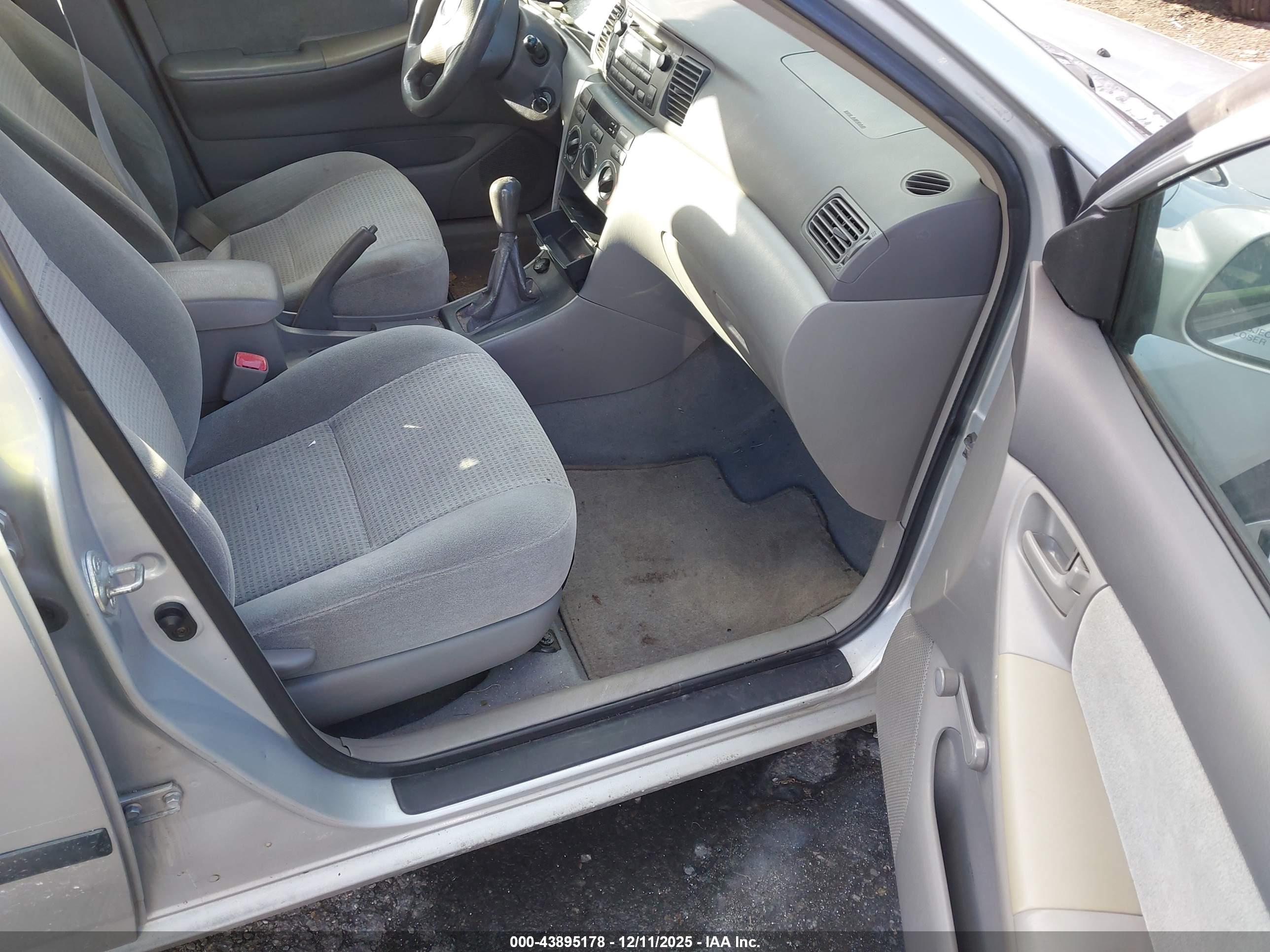 TOYOTA COROLLA image 5