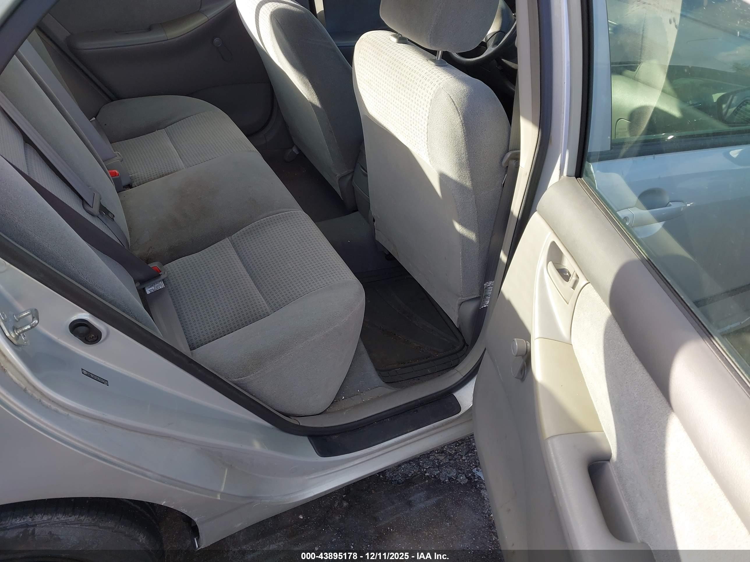TOYOTA COROLLA image 8