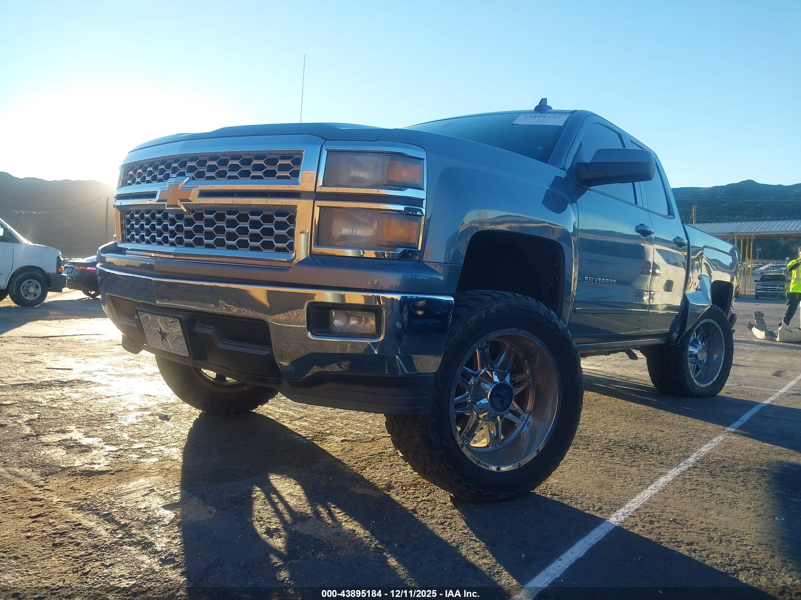 CHEVROLET SILVERADO image 2