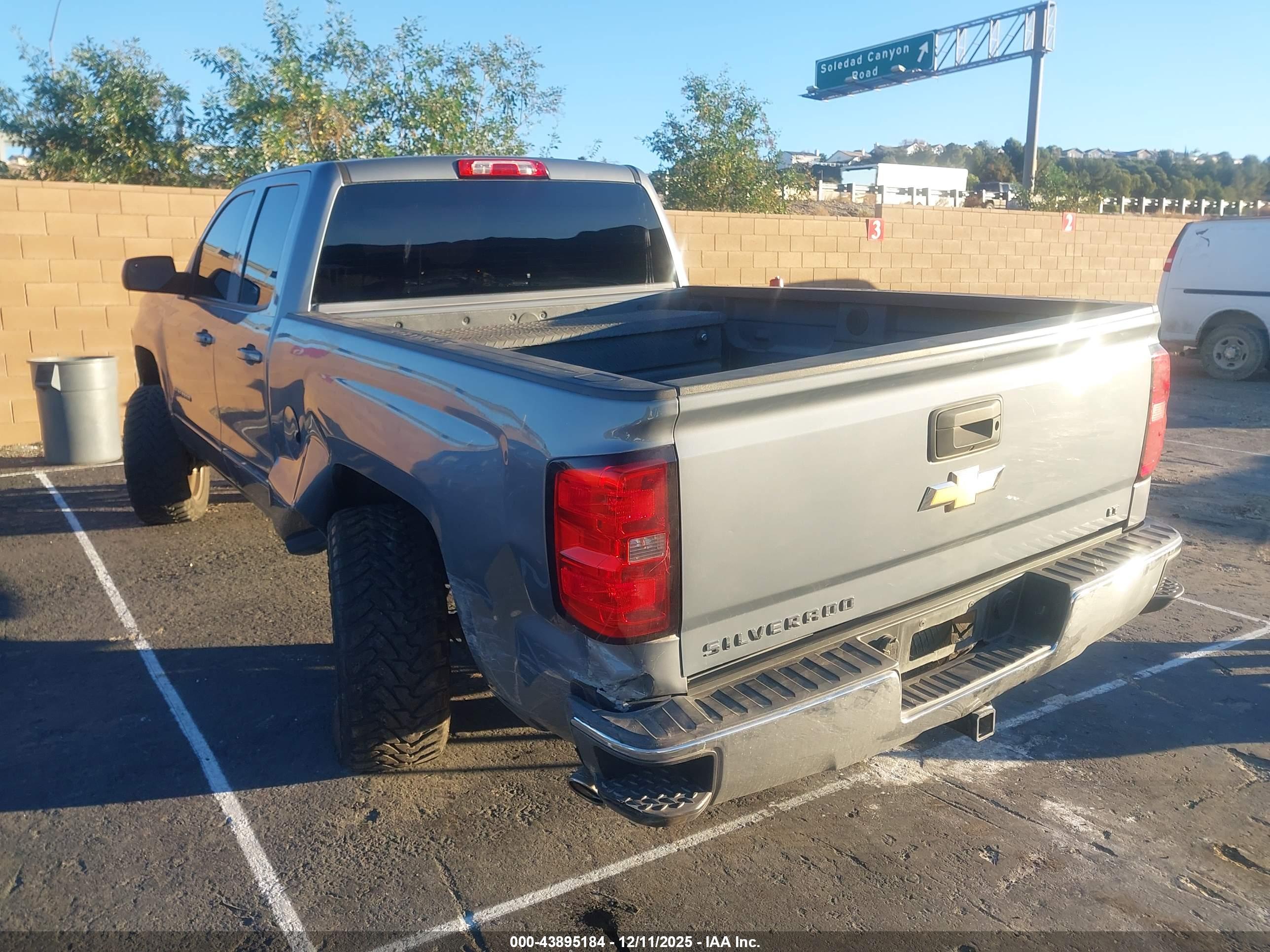 CHEVROLET SILVERADO image 3