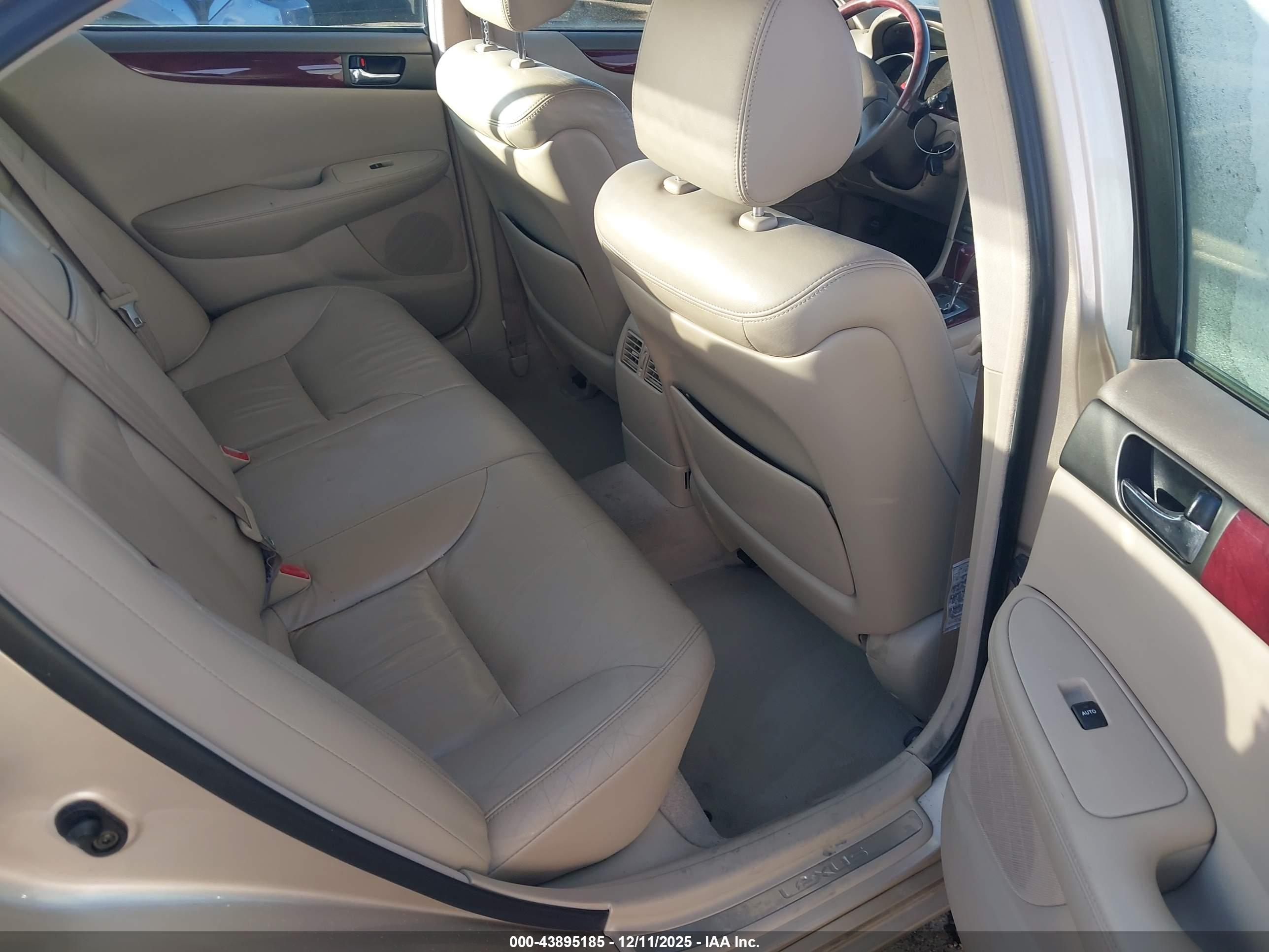 LEXUS ES image 8