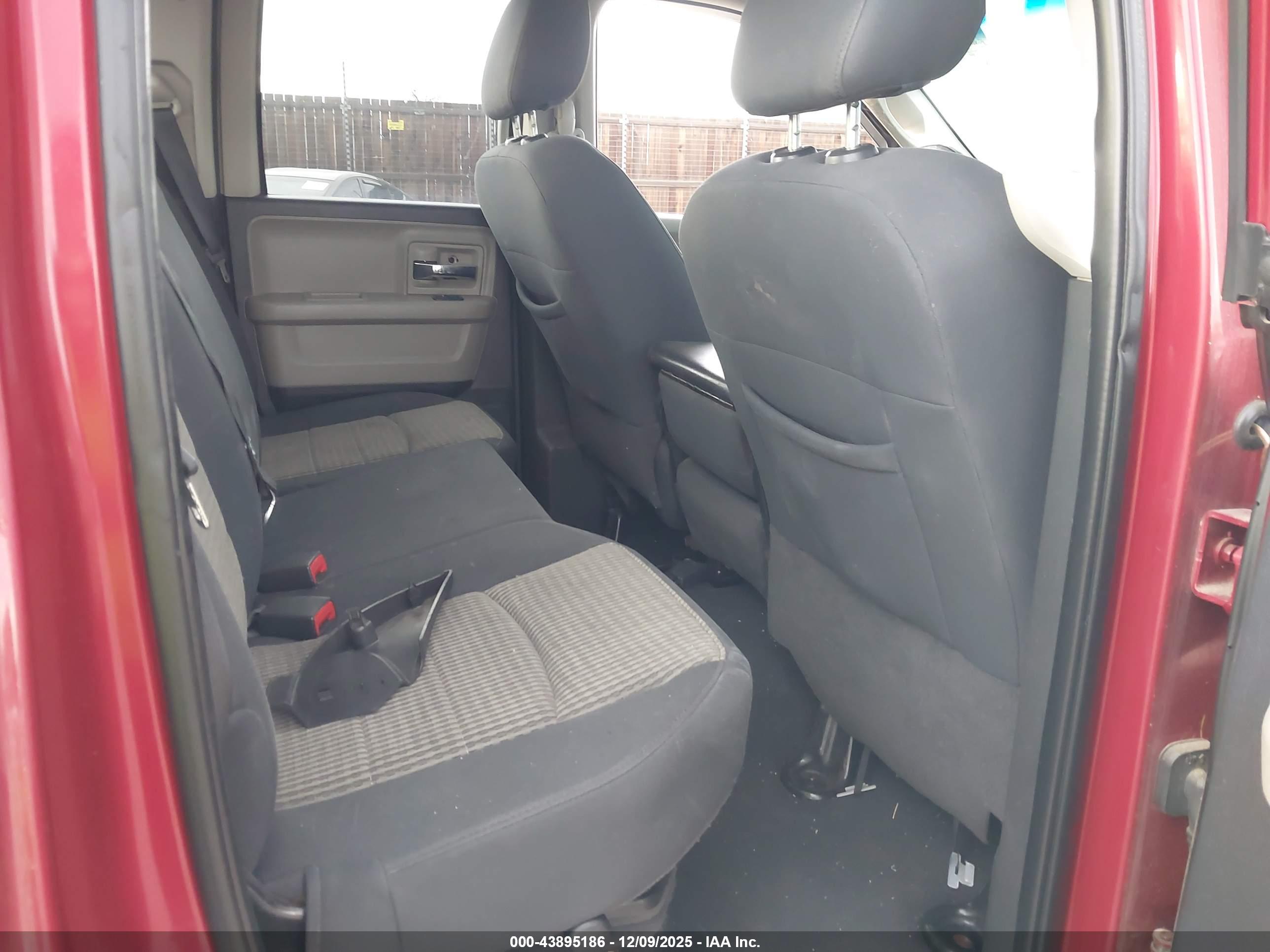 DODGE RAM image 8