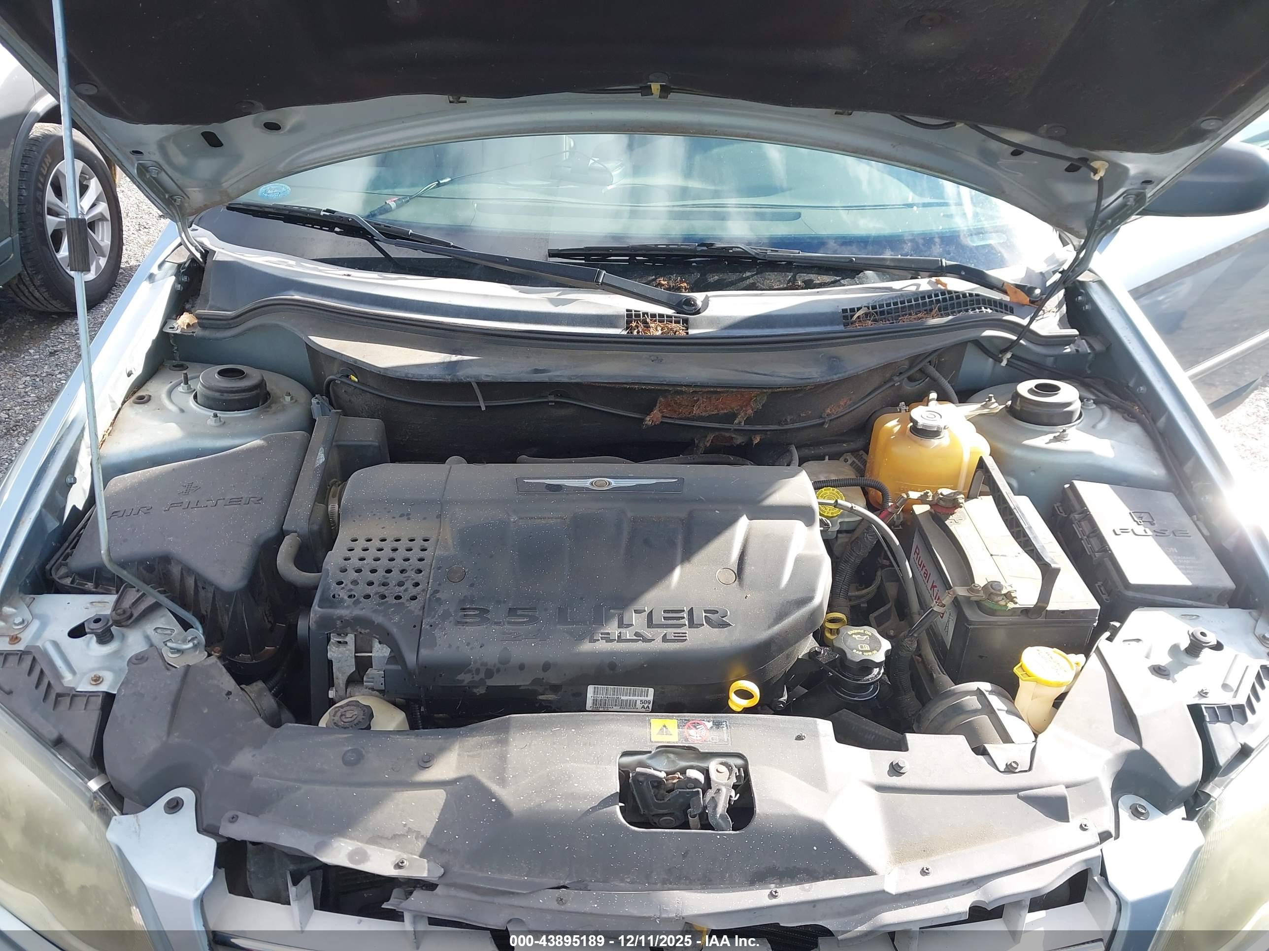 CHRYSLER PACIFICA image 10