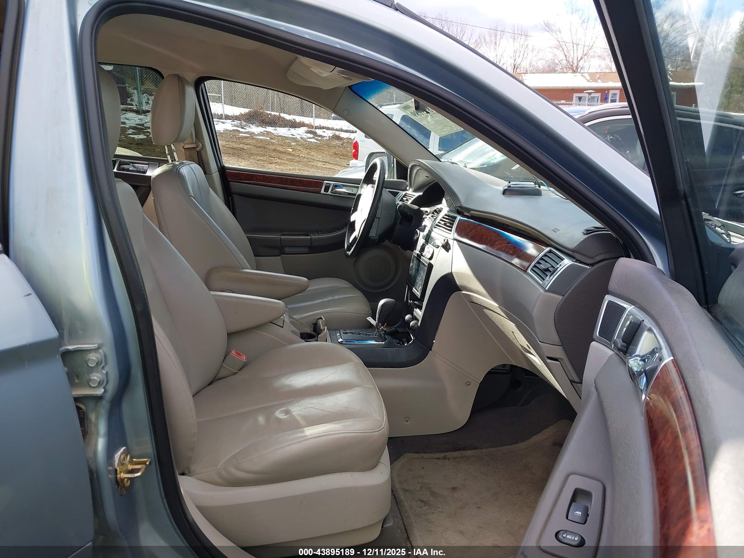 CHRYSLER PACIFICA image 5