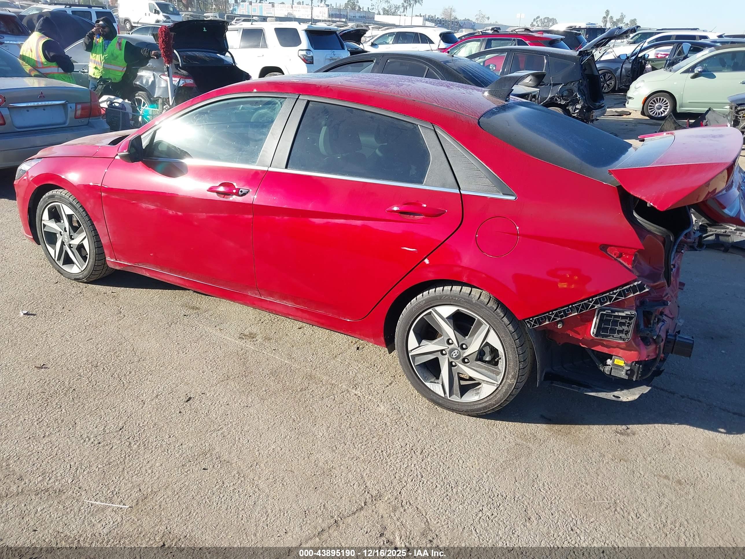 HYUNDAI ELANTRA image 3