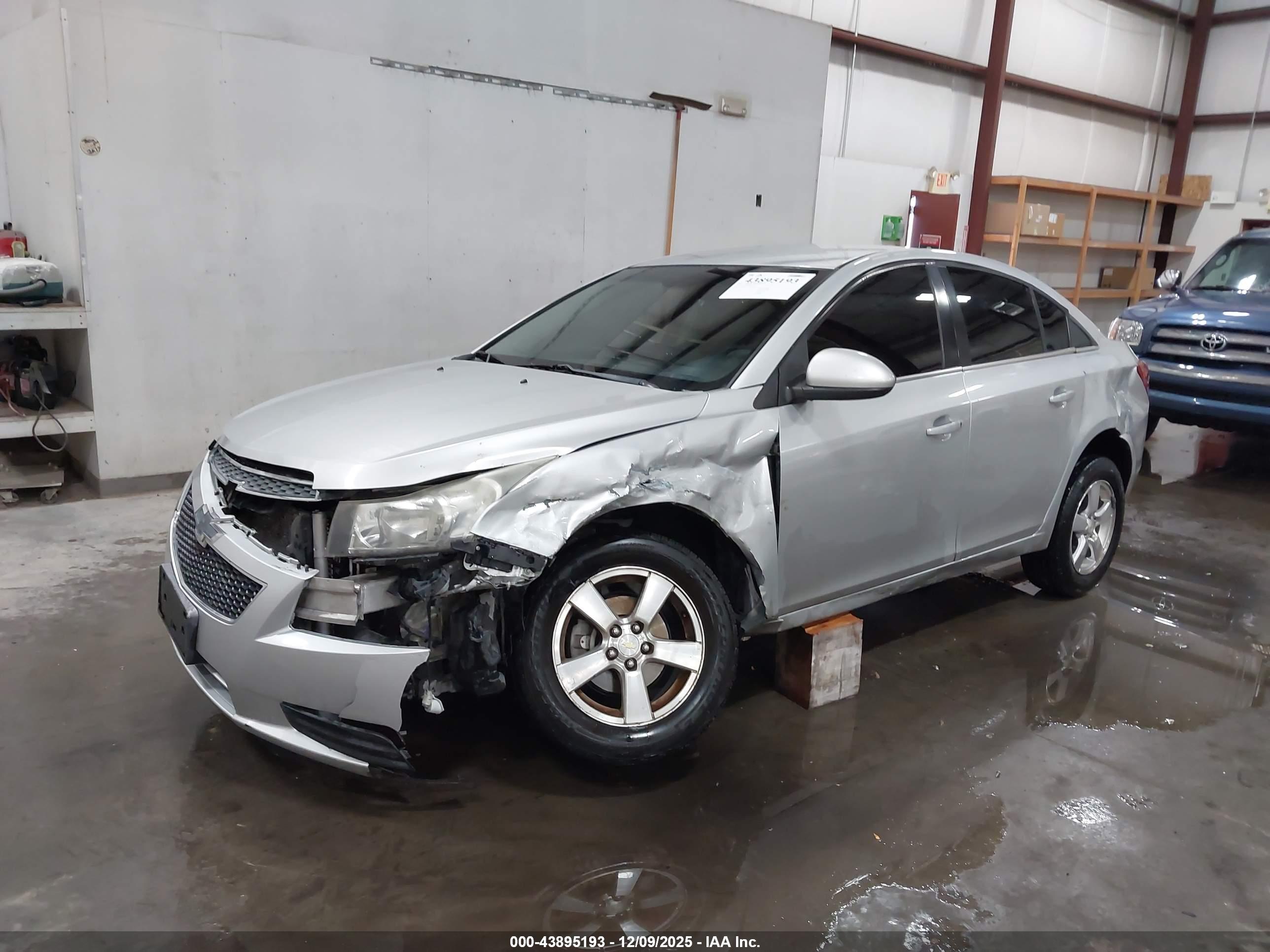 CHEVROLET CRUZE image 2