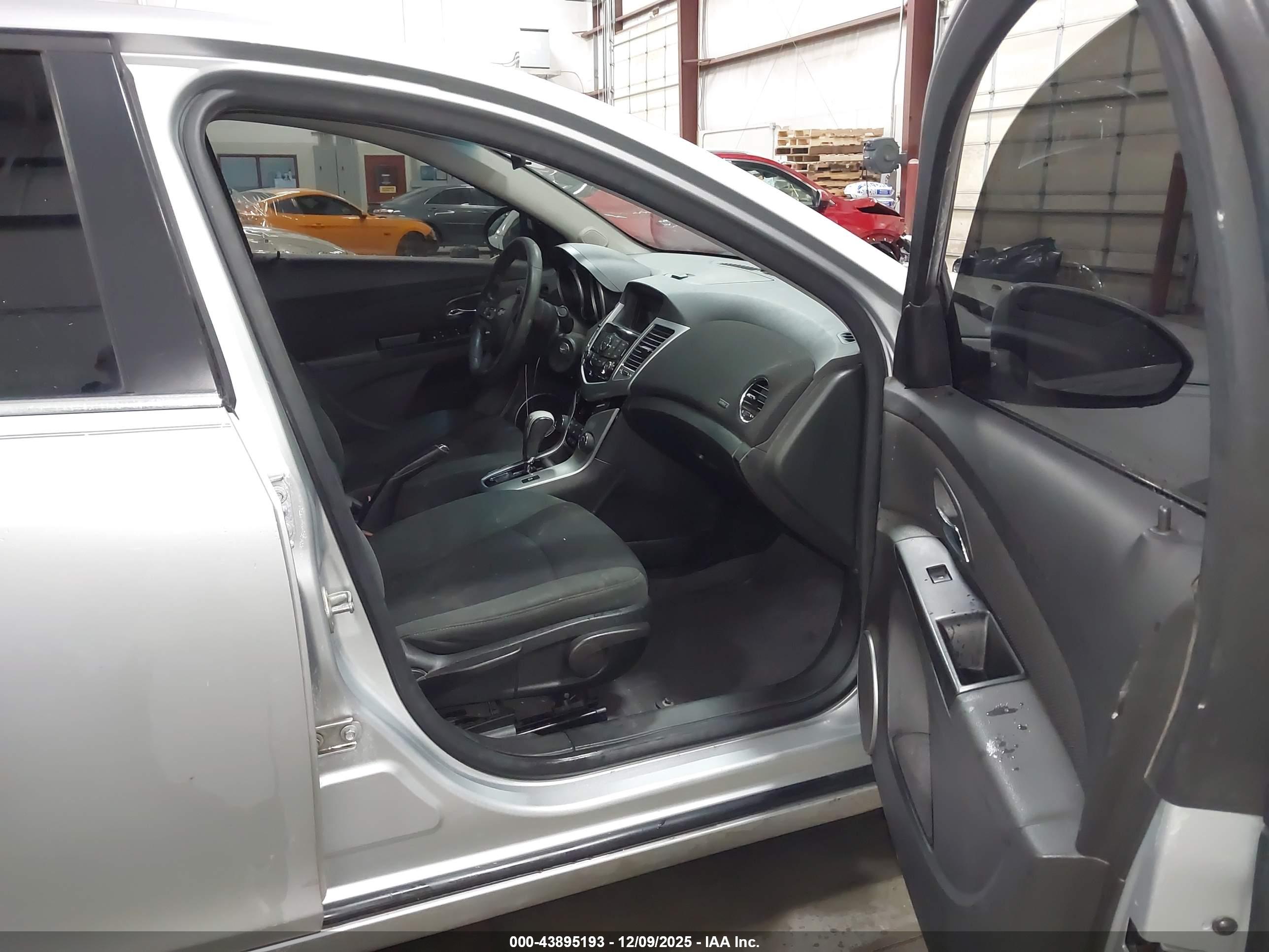 CHEVROLET CRUZE image 5