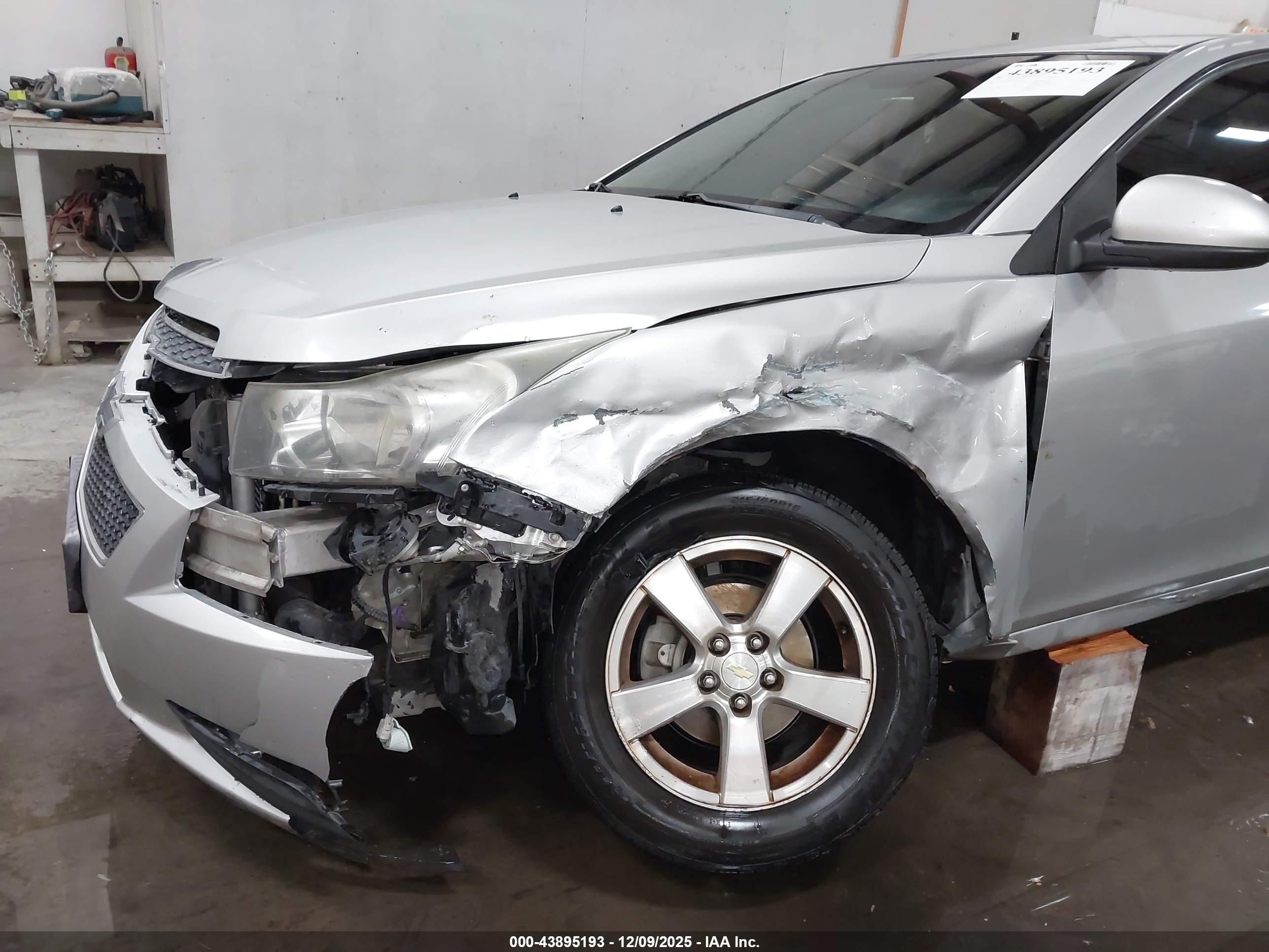 CHEVROLET CRUZE image 6