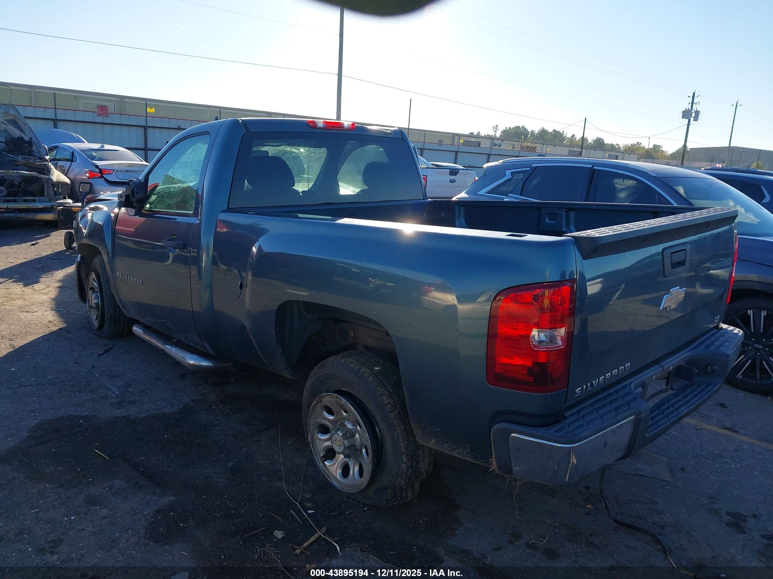 CHEVROLET SILVERADO image 3