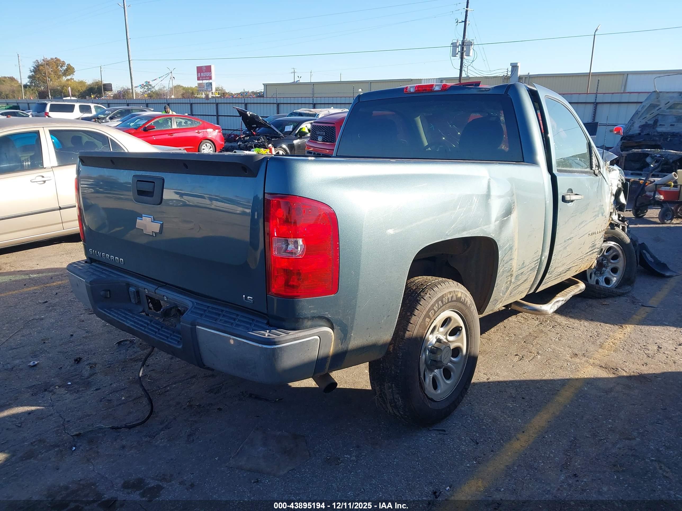 CHEVROLET SILVERADO image 4