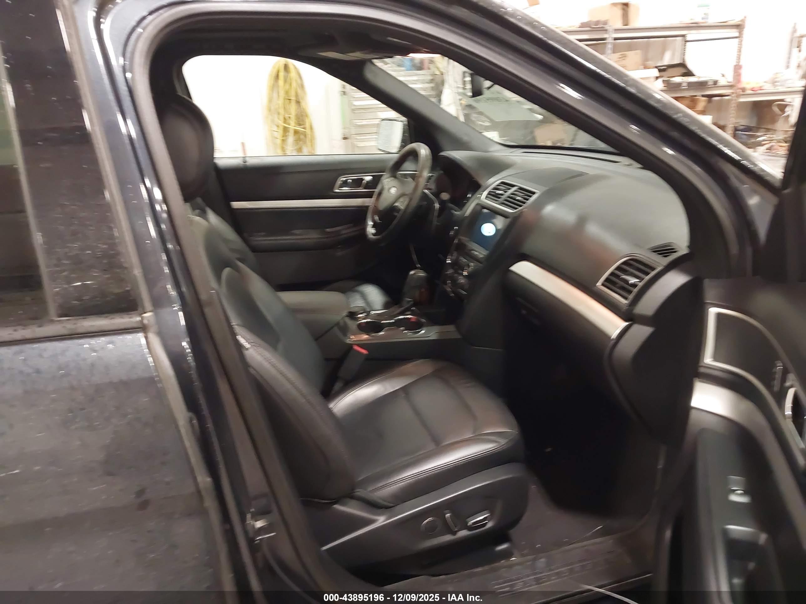 FORD EXPLORER image 5