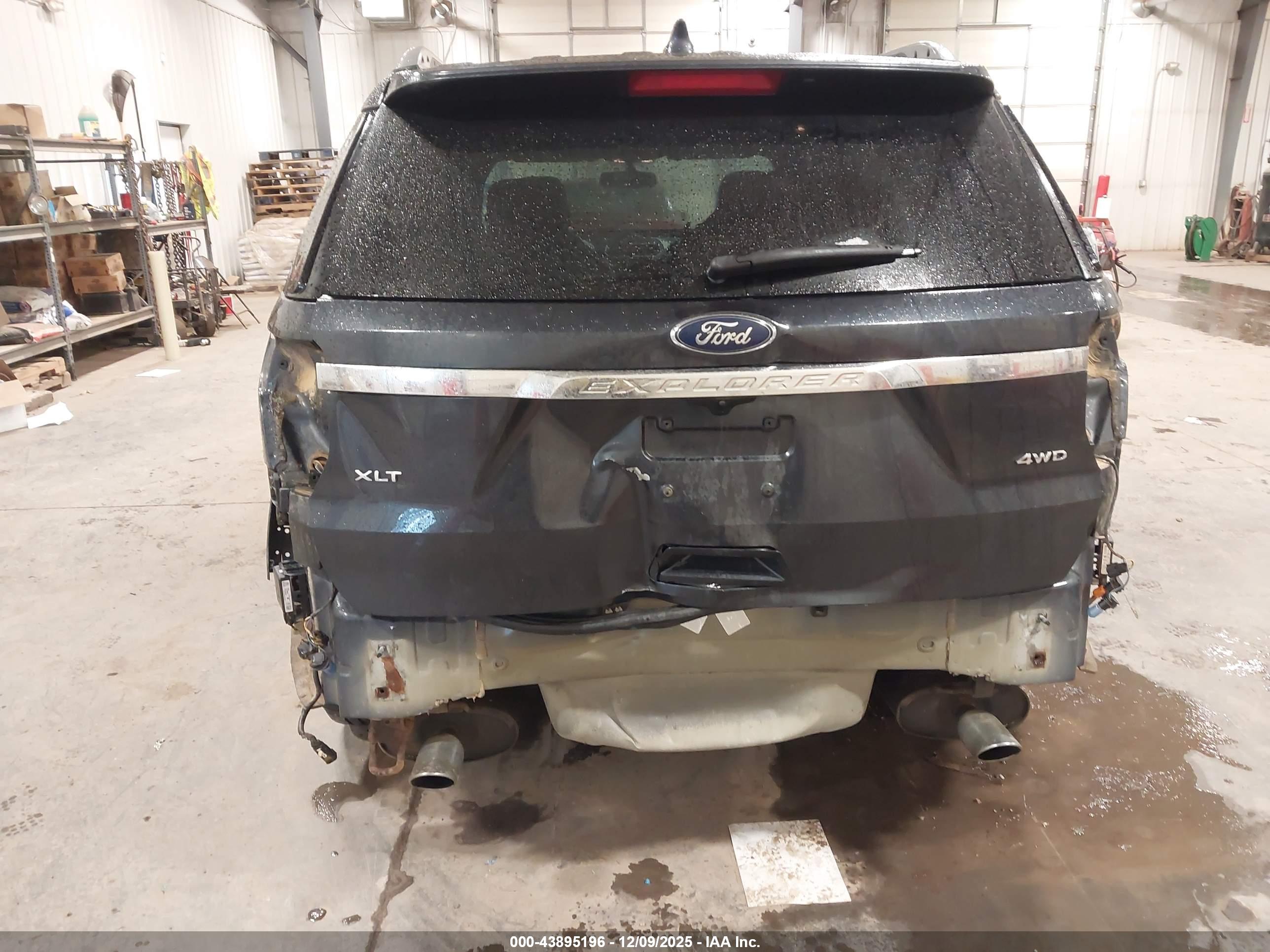 FORD EXPLORER image 6