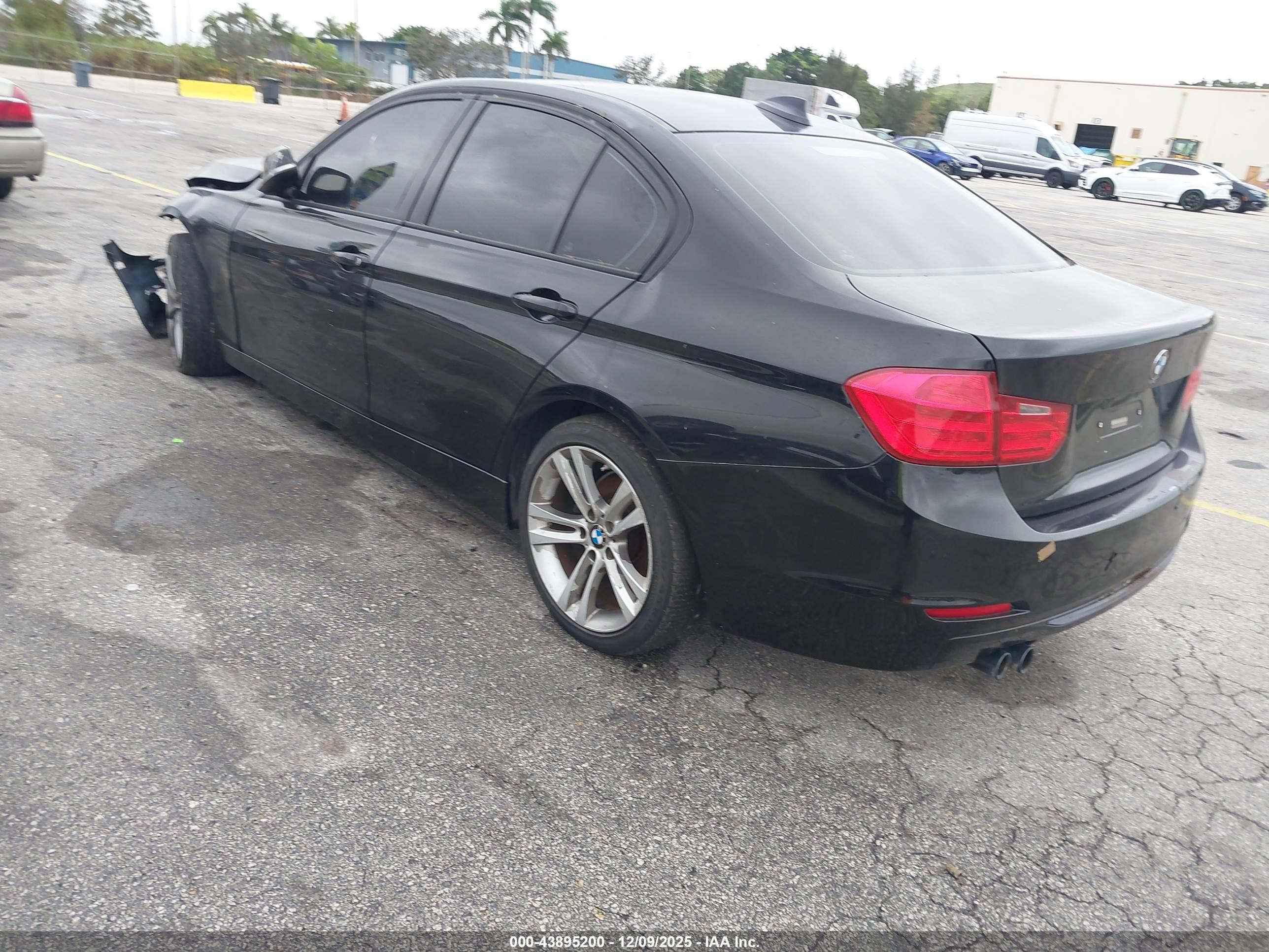 BMW 328I image 3