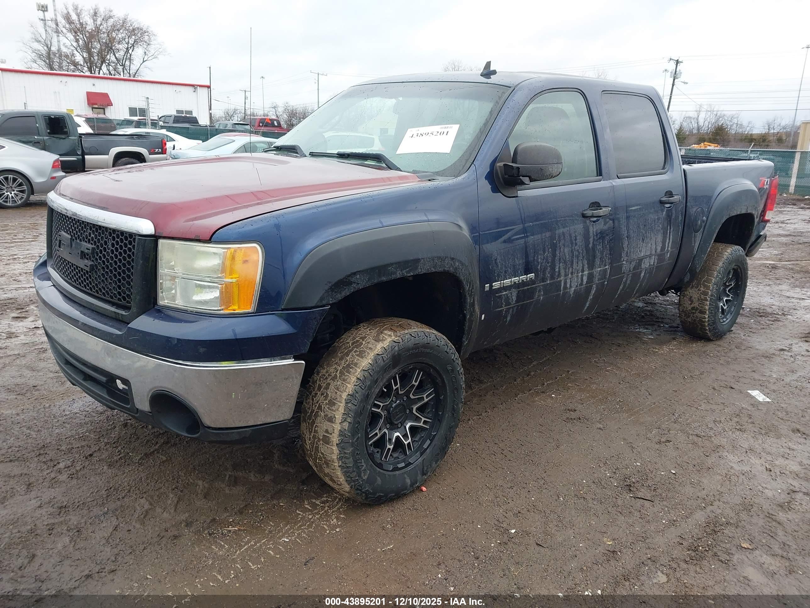 GMC SIERRA image 2