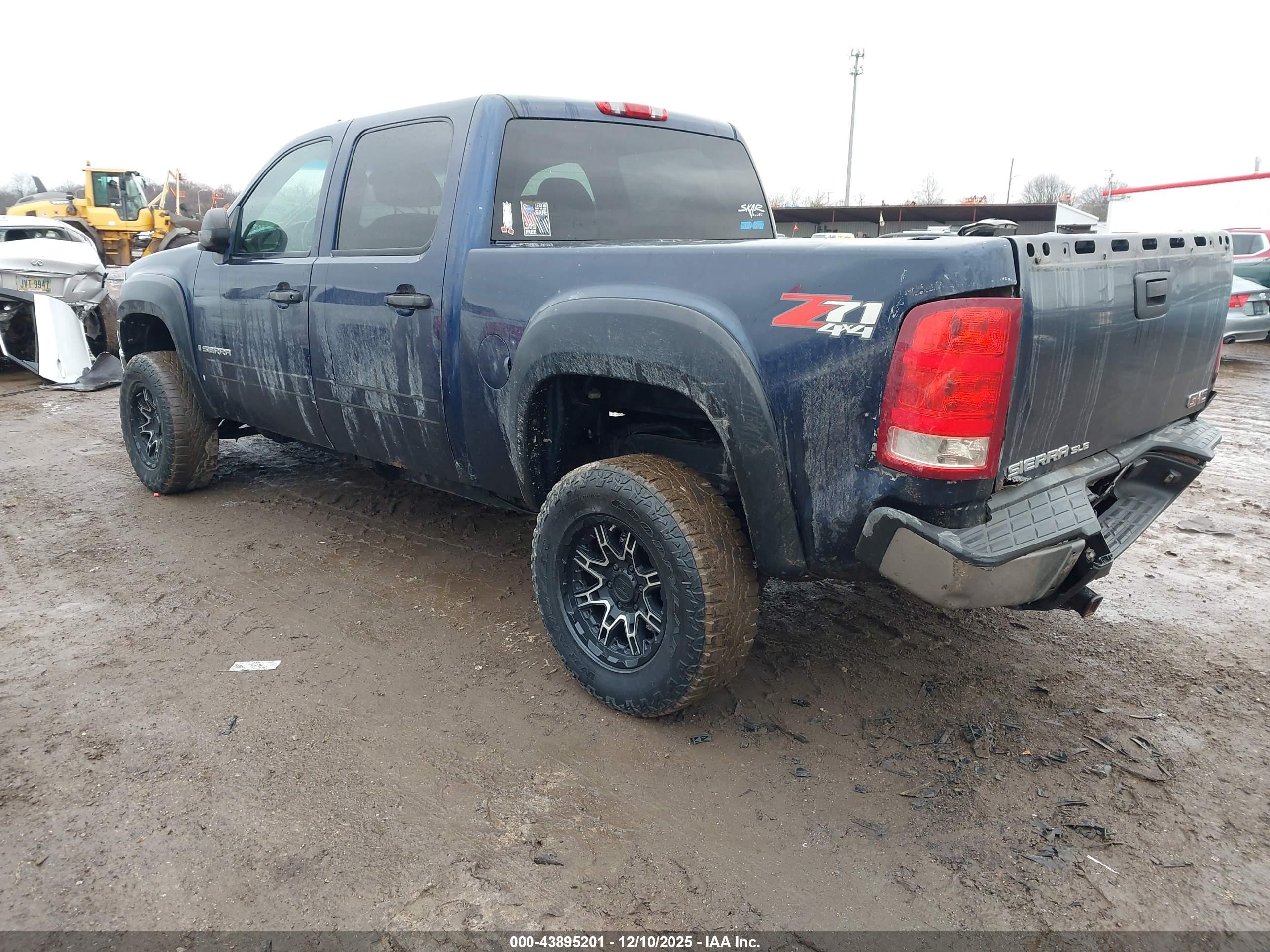 GMC SIERRA image 3