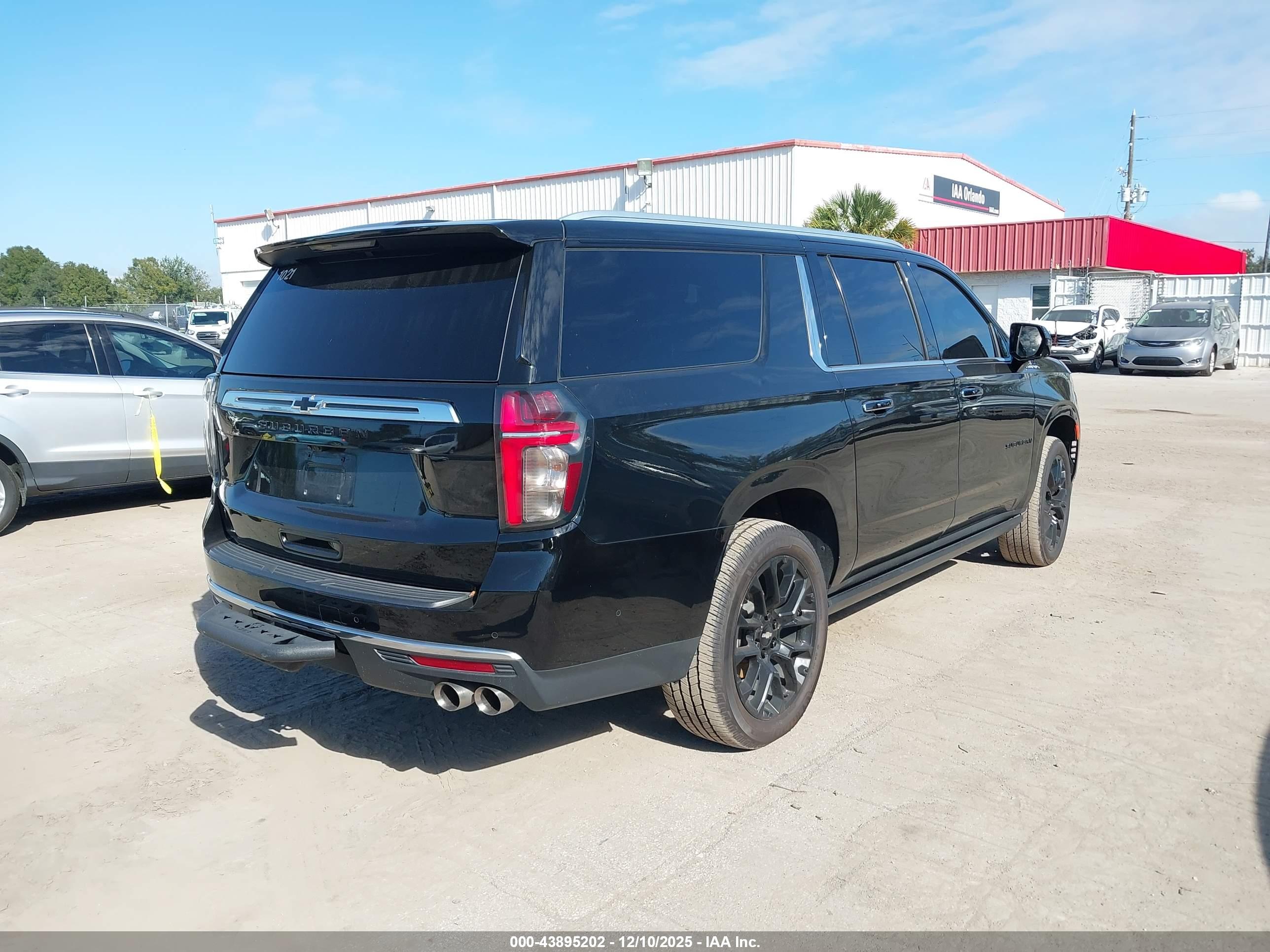 CHEVROLET SUBURBAN image 4