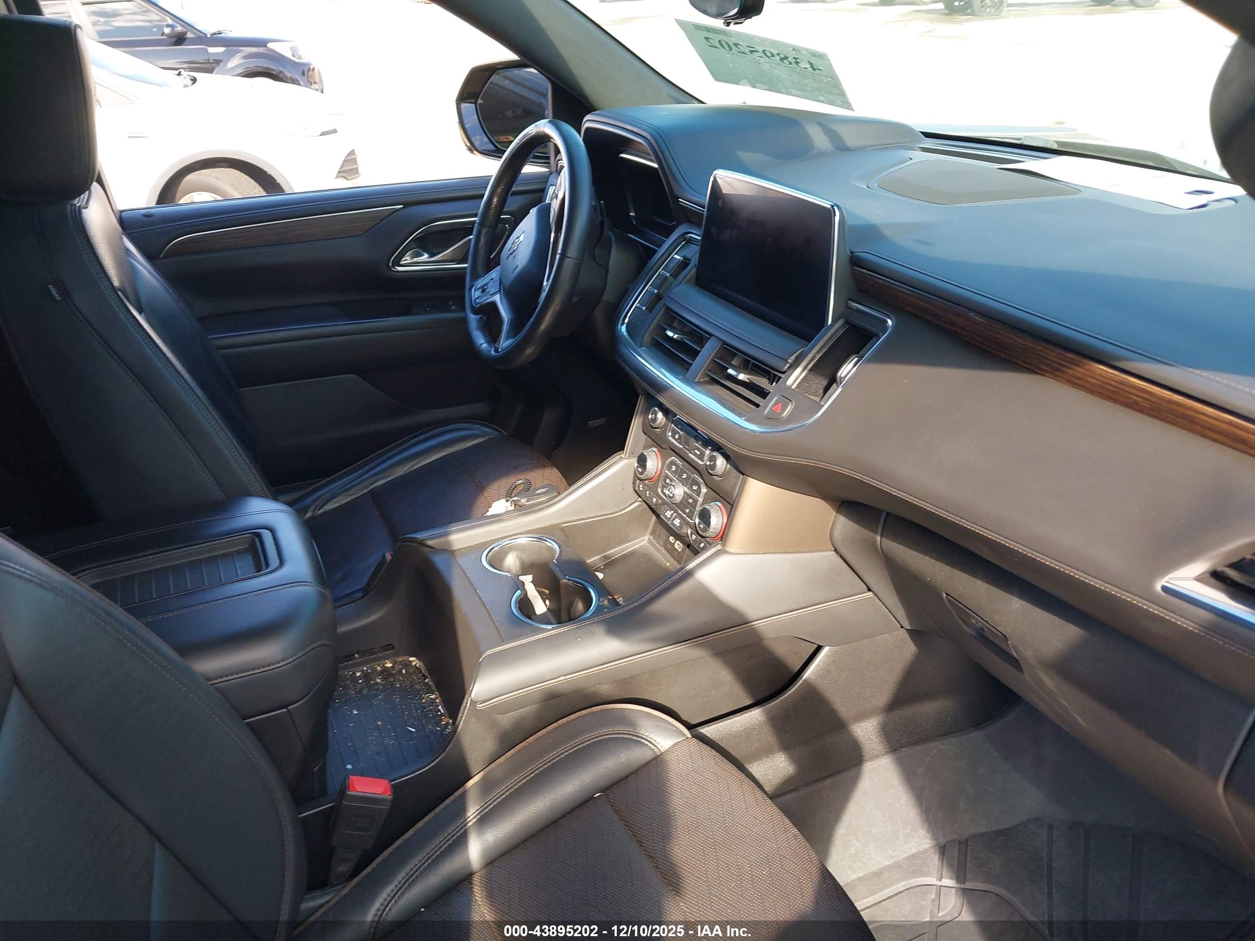 CHEVROLET SUBURBAN image 5