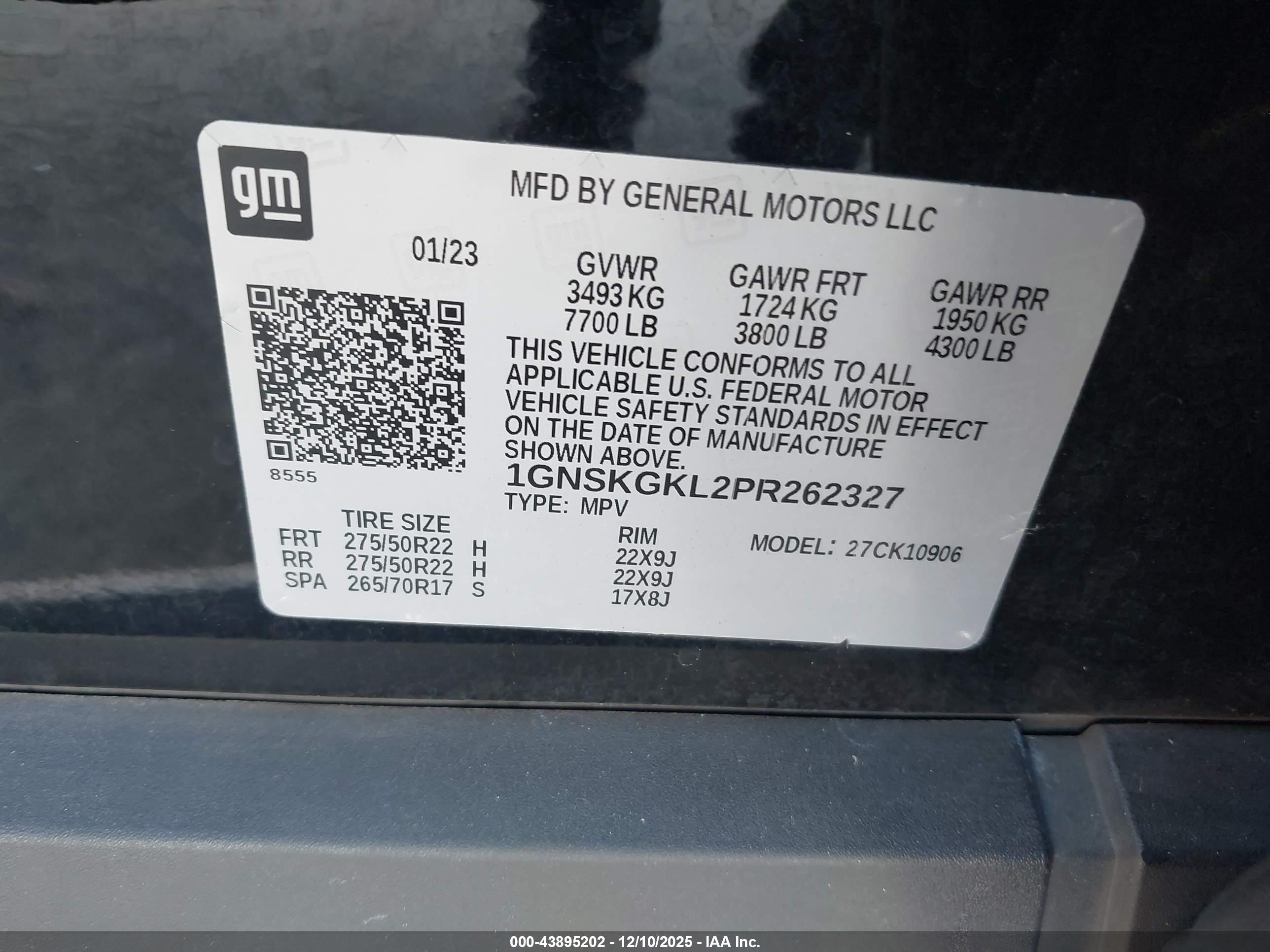 CHEVROLET SUBURBAN image 9