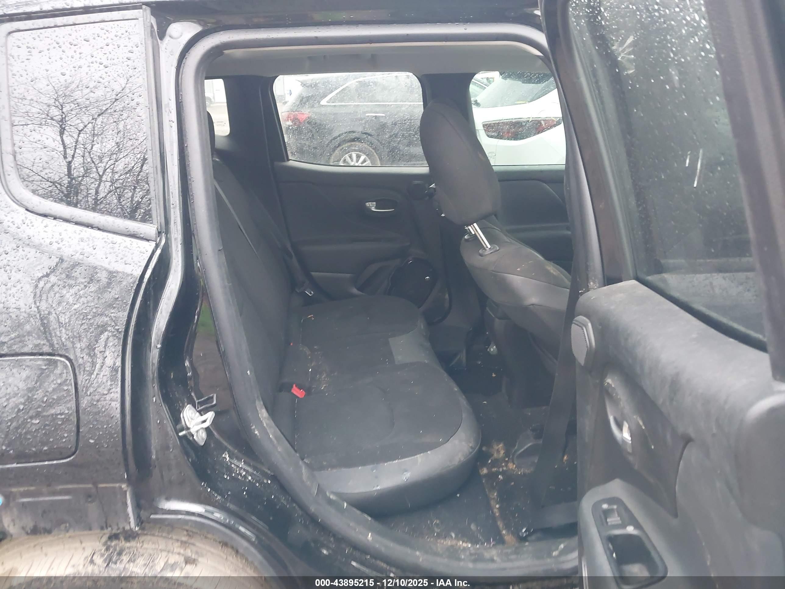 JEEP RENEGADE image 8