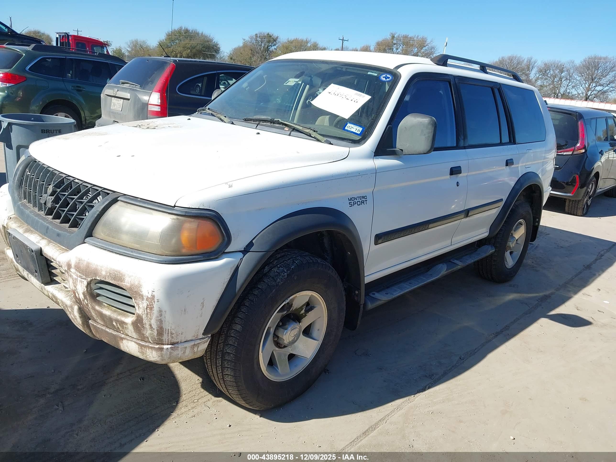 MITSUBISHI MONTERO image 2
