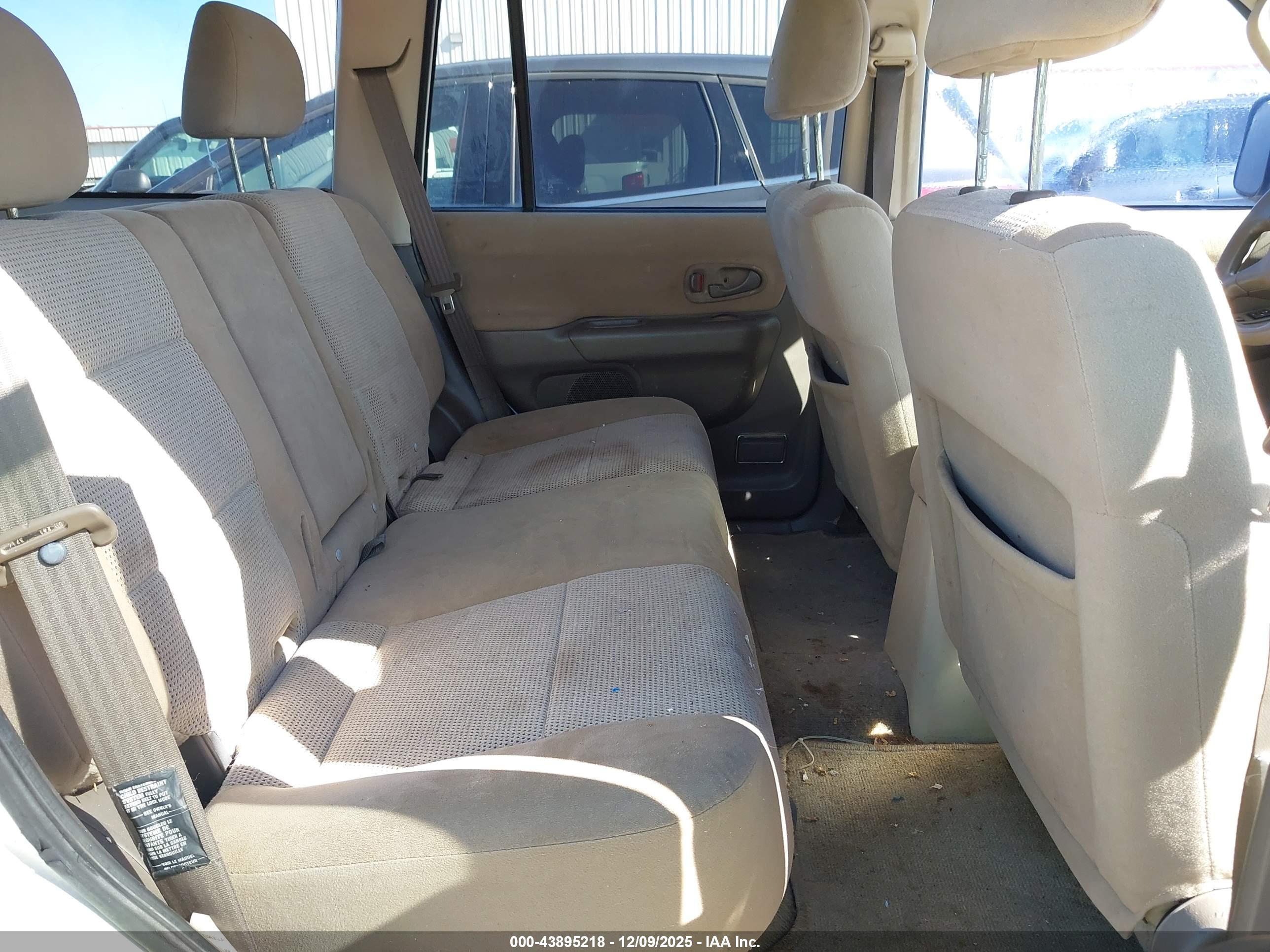 MITSUBISHI MONTERO image 8