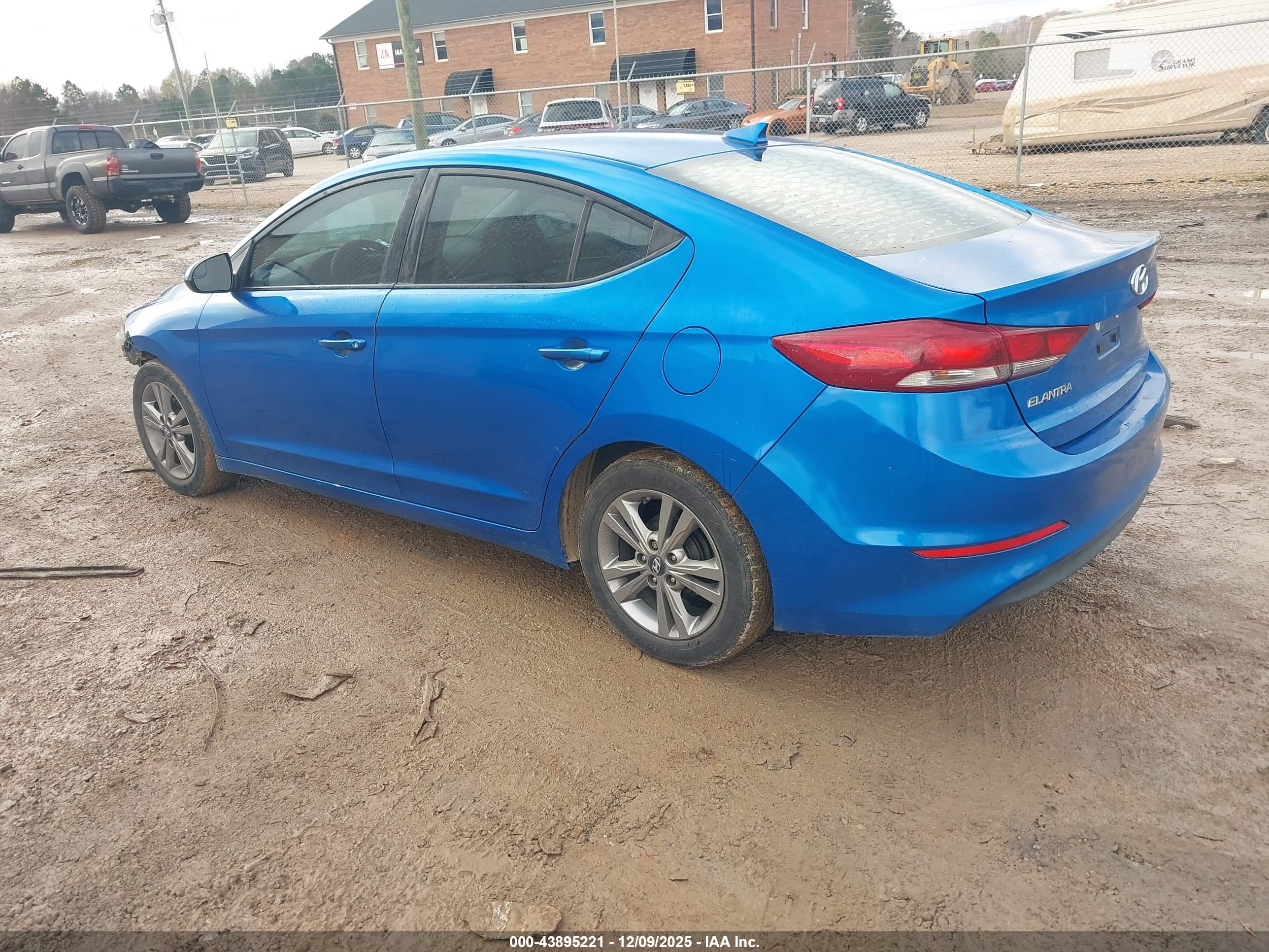 HYUNDAI ELANTRA image 3